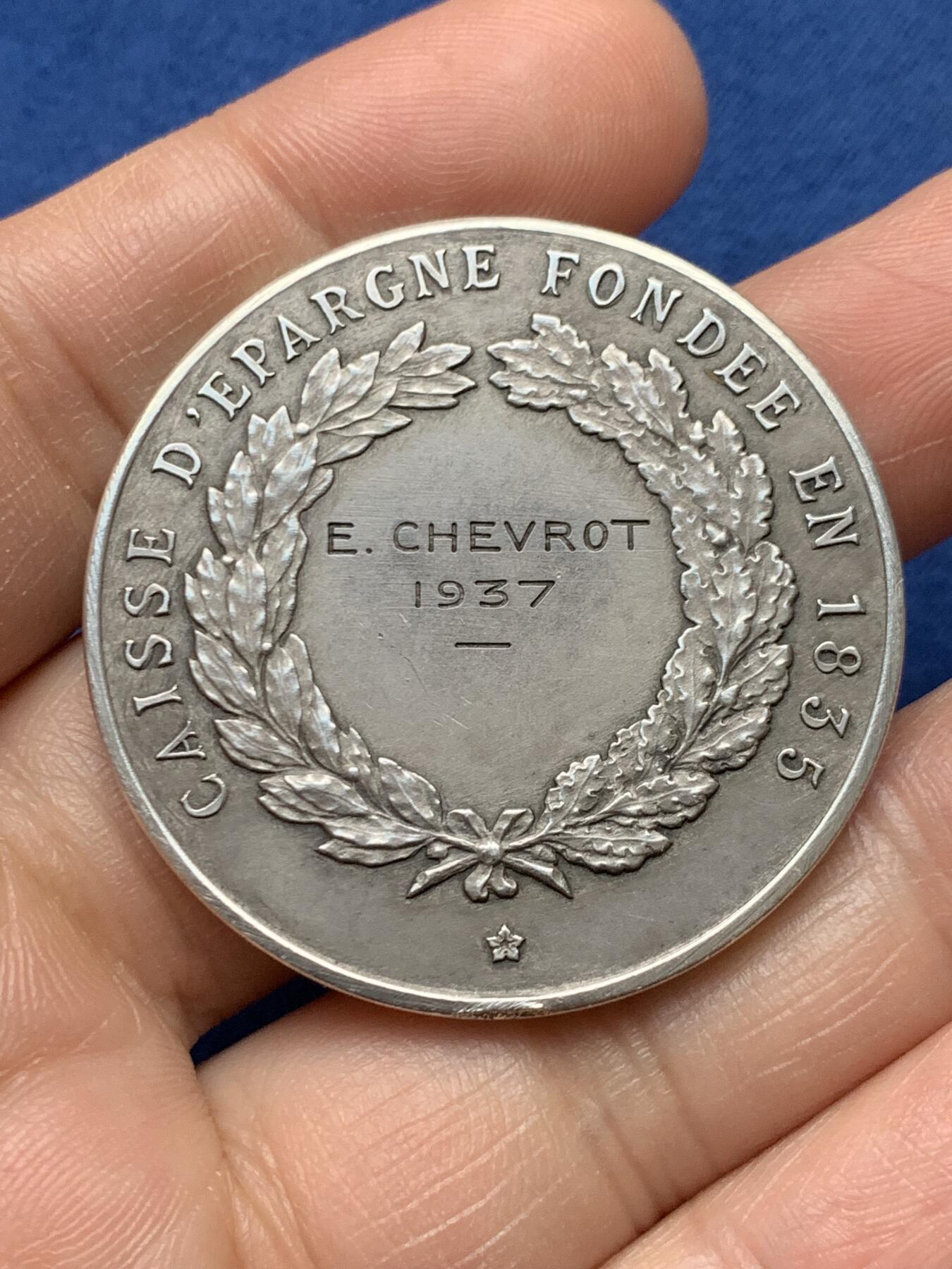 《竞宝斋》第472场 周日，周一，周二 3场连拍 （全场包邮）欢迎送拍 法国沙泰勒罗储蓄银行银章，32.52g，41.3mm，边铭：野猪头+菱形argent，有轻磕