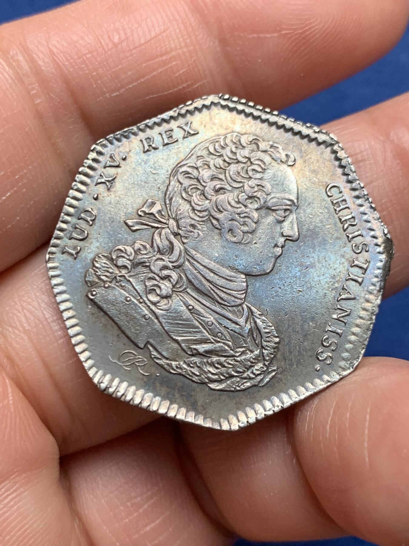 《竞宝斋》第472场 周日，周一，周二 3场连拍 （全场包邮）欢迎送拍 法国八角银质jeton，路易十五头像建筑木材专员，9.37g，30.7mm，早期无边铭