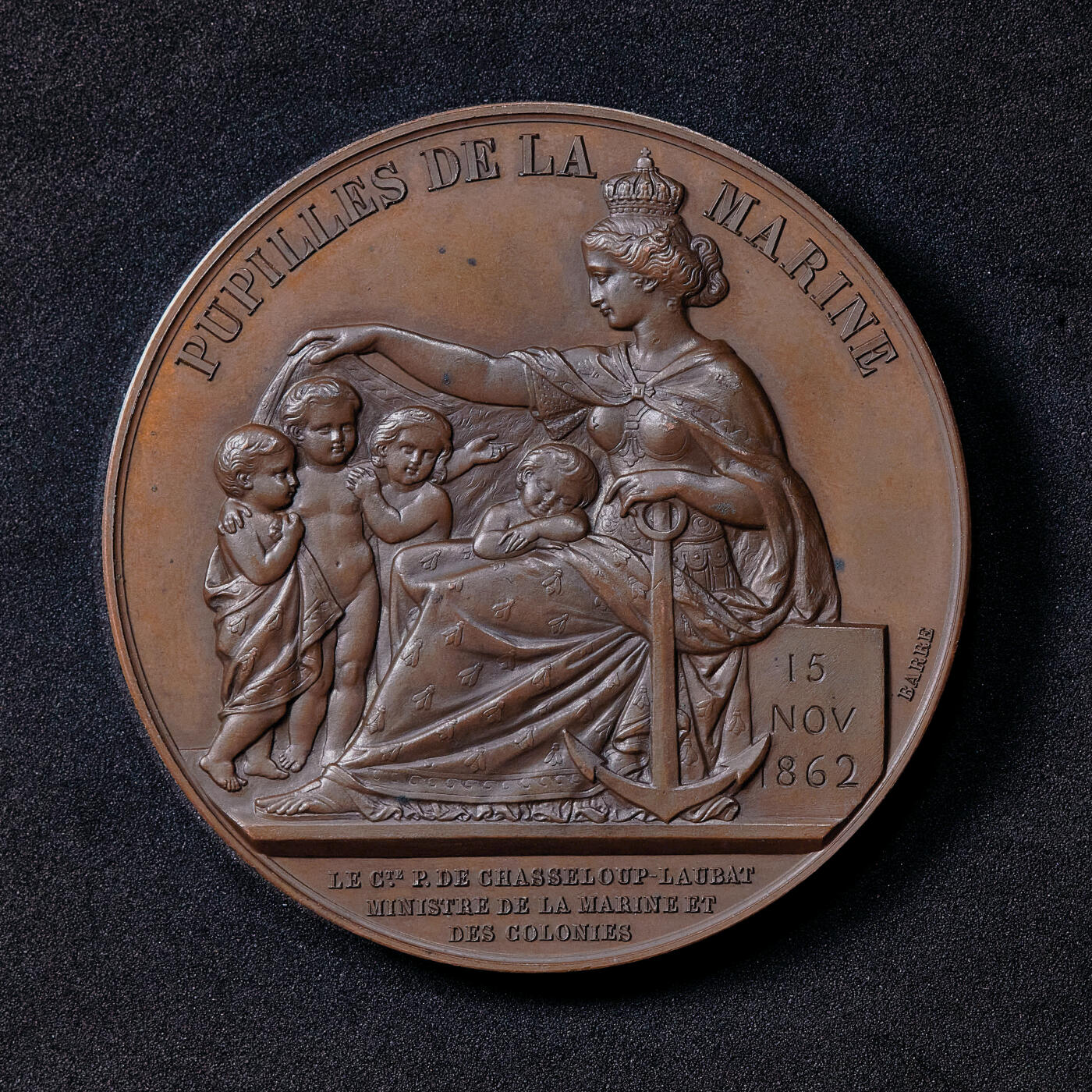 【俄甄集藏】2026年(049)03-18星期三 晚 19:30 全场包邮 法国1862年拿破仑三世头像纪念布雷斯特海军学院成立大铜章，高浮雕，巧克力包浆，类精制底板，设计经典，直径：60mm，重量：108克，原铸蜜蜂铭