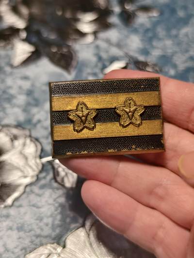 抚柳草堂-第十七期章牌钱币  奖章勋章限时免佣 满百包邮 放漏专场 - 日本消防领章 双樱花+双杠，对应消防司（しょうぼうし）或消防副长级别