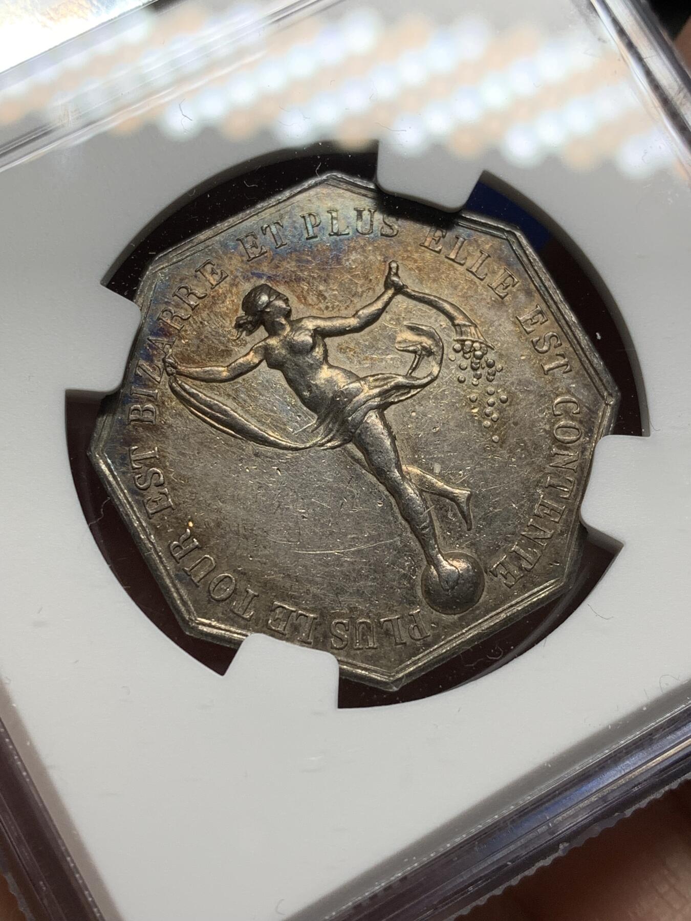 《竞宝斋》第472场 周日，周一，周二 3场连拍 （全场包邮）欢迎送拍 NGC AU58  法国双面神银质代币，早期品种 未标注边铭。铭文：“旅程越新奇，她就越快乐”