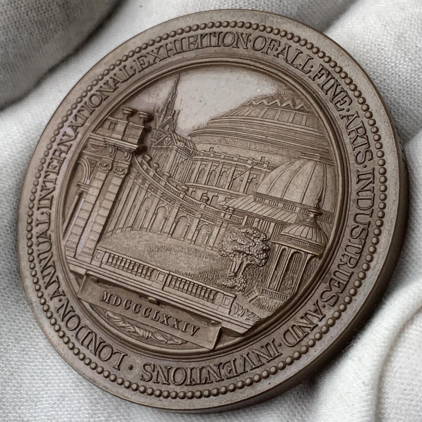 掌中浮雕-藏着的欧洲第055场 1874年伦敦世界博览会铜章，52mm，J. E. Boehm and G. T. Morgan雕刻，边缘刻有“JOHN PENN F.R.S. FOR SERVICES，原盒