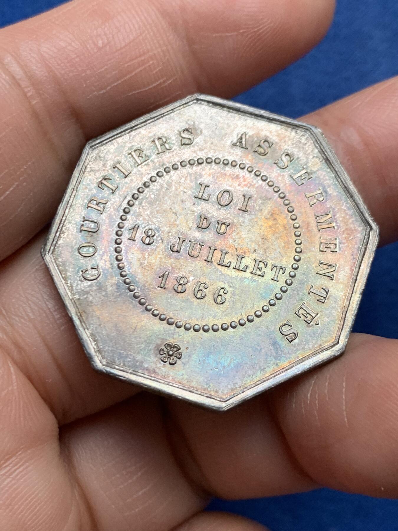 《竞宝斋》第472场 周日，周一，周二 3场连拍 （全场包邮）欢迎送拍 法国巴黎股票证券交易所八角银质代币，交易所前的财神墨丘利，17.06g，33.3mm，蜜蜂边铭