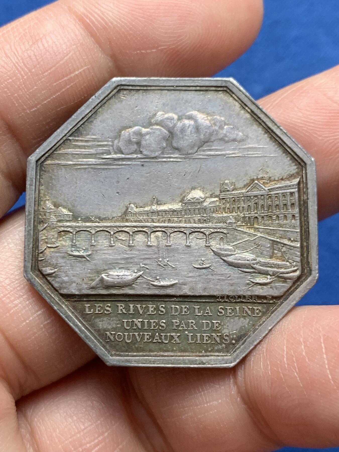 《竞宝斋》第472场 周日，周一，周二 3场连拍 （全场包邮）欢迎送拍 法国八角银质代币，塞纳河三座铁桥公司，塞纳河畔外景，20.00g，35mm，早期无边铭，好品难寻