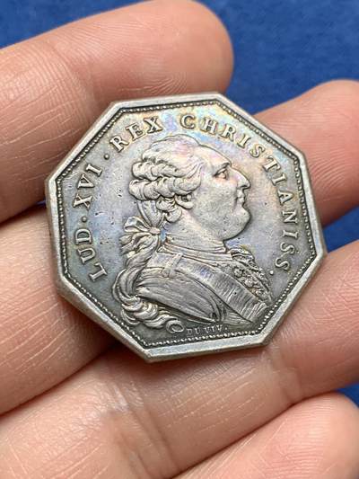 《竞宝斋》第472场 周日，周一，周二 3场连拍 （全场包邮）欢迎送拍 - 法国八角银质代币，路易十六头像皇家宝藏，13.88g，32.1mm，早期无边铭