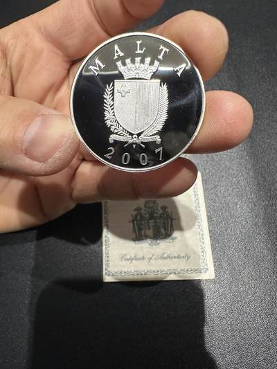 《外钞收藏家》第六百一十九期（精品场）（长期征集拍品、欢迎藏友们联系合作） - 2007年马耳他5里拉精致纪念银币1枚 有个极小的磕碰 带证书