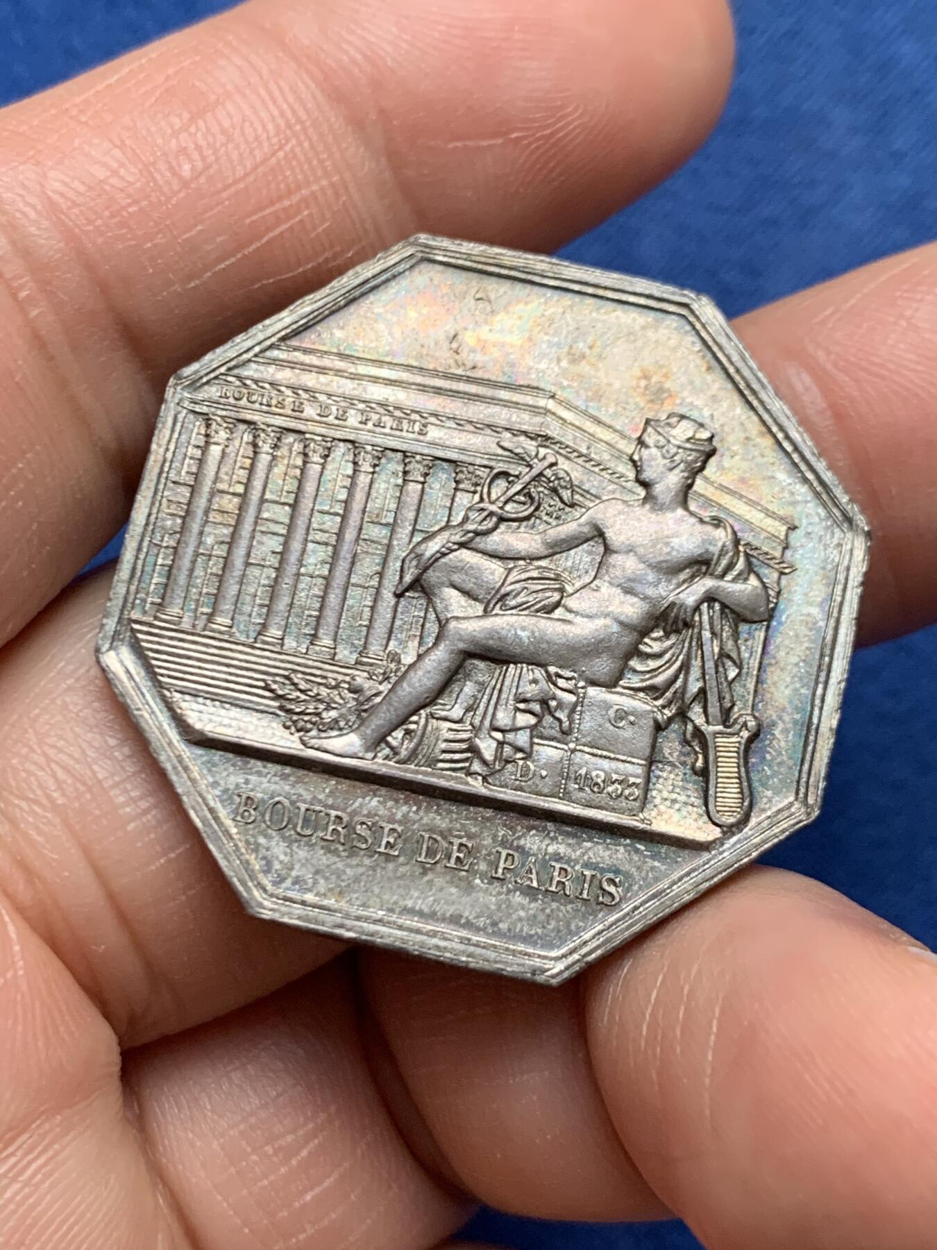 《竞宝斋》第472场 周日，周一，周二 3场连拍 （全场包邮）欢迎送拍 法国巴黎股票证券交易所八角银质代币，交易所前的财神墨丘利，17.06g，33.3mm，蜜蜂边铭