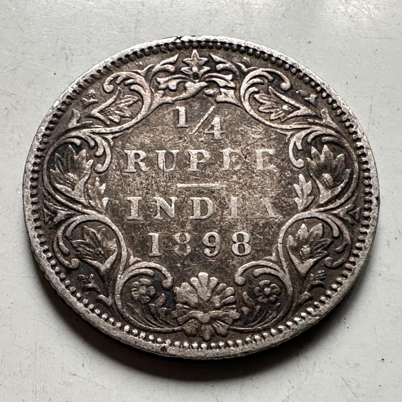🌹外币初藏🌹🐯2026年第30场   每周二四六晚8️⃣点 接代拍 英属印度1898年 维多利亚女皇 1/4卢比 银币 91.7%银 2.92克 19毫米