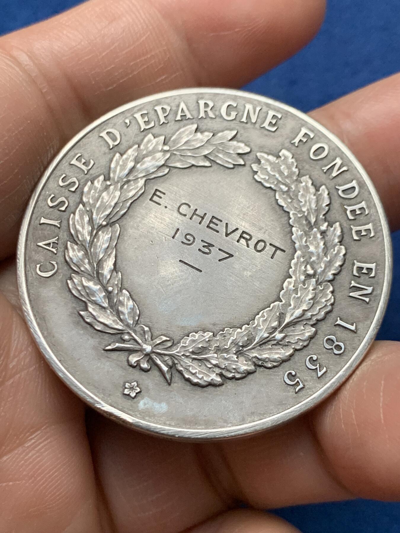 《竞宝斋》第472场 周日，周一，周二 3场连拍 （全场包邮）欢迎送拍 法国沙泰勒罗储蓄银行银章，32.52g，41.3mm，边铭：野猪头+菱形argent，有轻磕