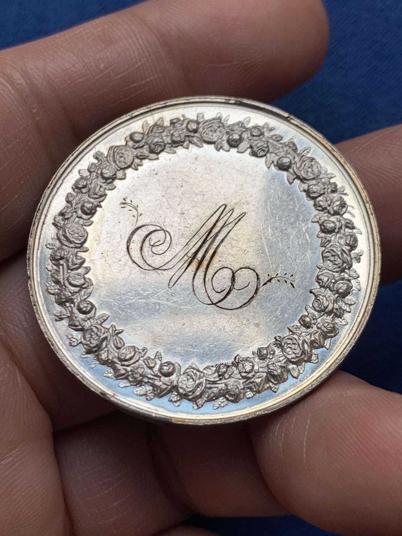 《竞宝斋》第472场 周日，周一，周二 3场连拍 （全场包邮）欢迎送拍 法国婚姻与爱情纪念银章，25g，39mm，蜜蜂边铭