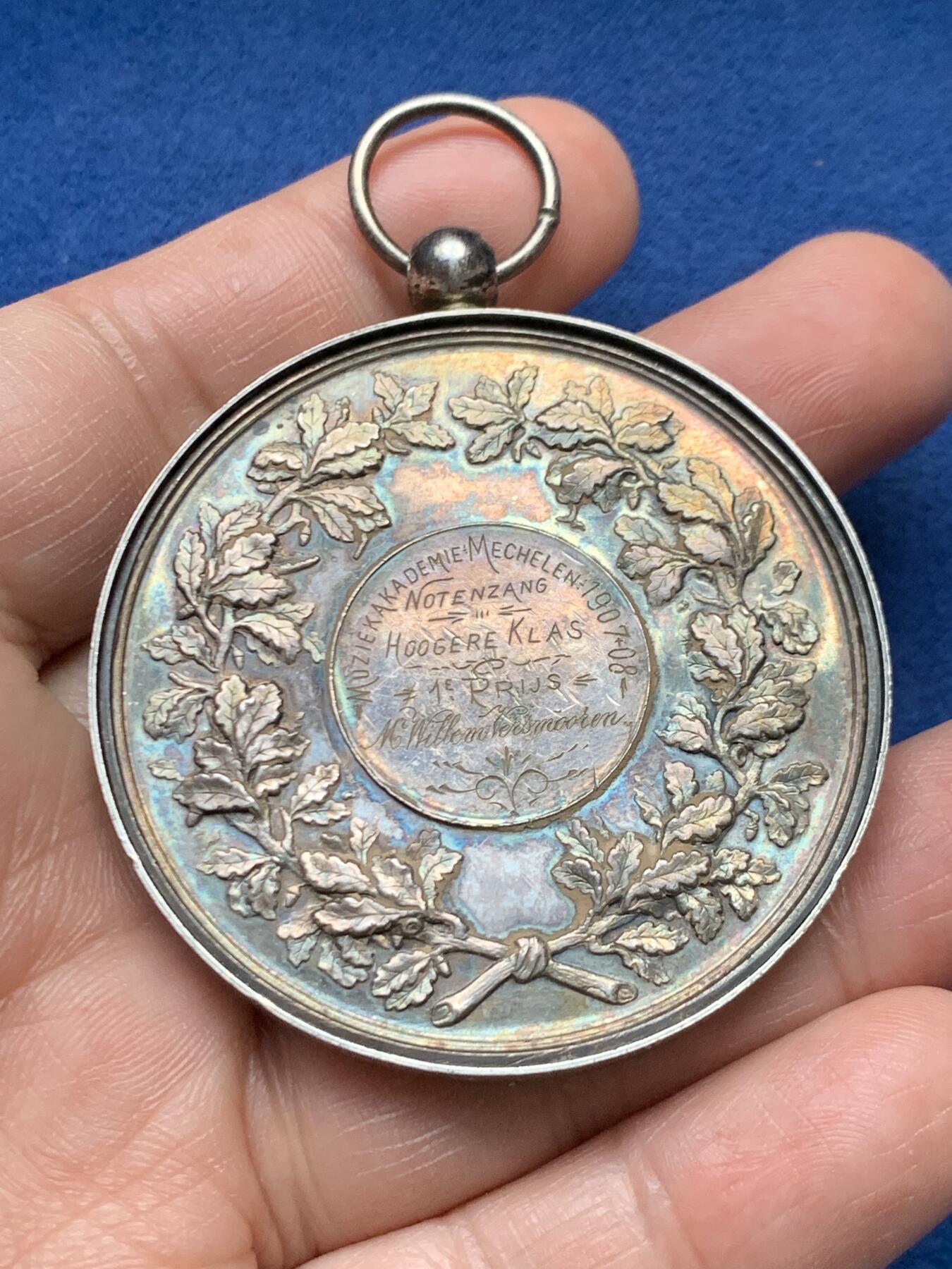 《竞宝斋》第472场 周日，周一，周二 3场连拍 （全场包邮）欢迎送拍 比利时1907年利奥波德二世梅赫伦音乐学院银章，50.00g，51.1mm，高边