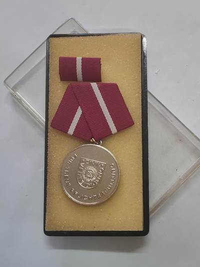 韵星假日军品类拍卖第47期 -- Rimey Holidays Militaria Auction 47 - 民主德国银级民防忠诚服务奖章带原盒略