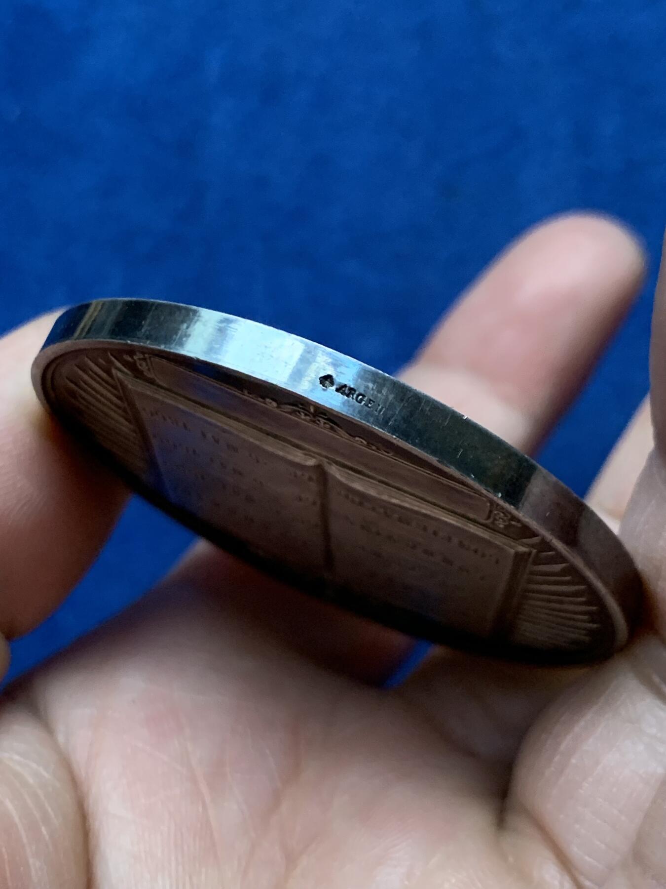 《竞宝斋》第472场 周日，周一，周二 3场连拍 （全场包邮）欢迎送拍 法国洗礼、圣餐和坚信礼银章，60.55g，51mm，蜜蜂边铭