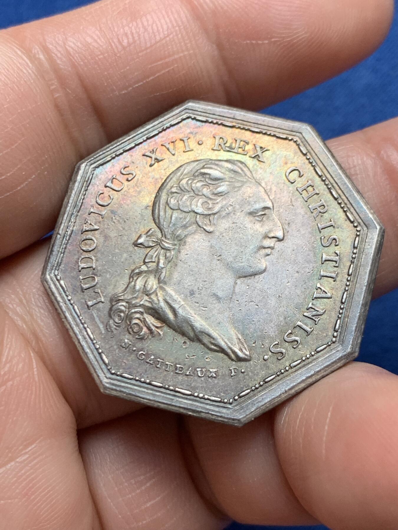 《竞宝斋》第472场 周日，周一，周二 3场连拍 （全场包邮）欢迎送拍 法国八角银质代币，路易十六头像马赛商会，16.92g，33.8mm，早期无边铭