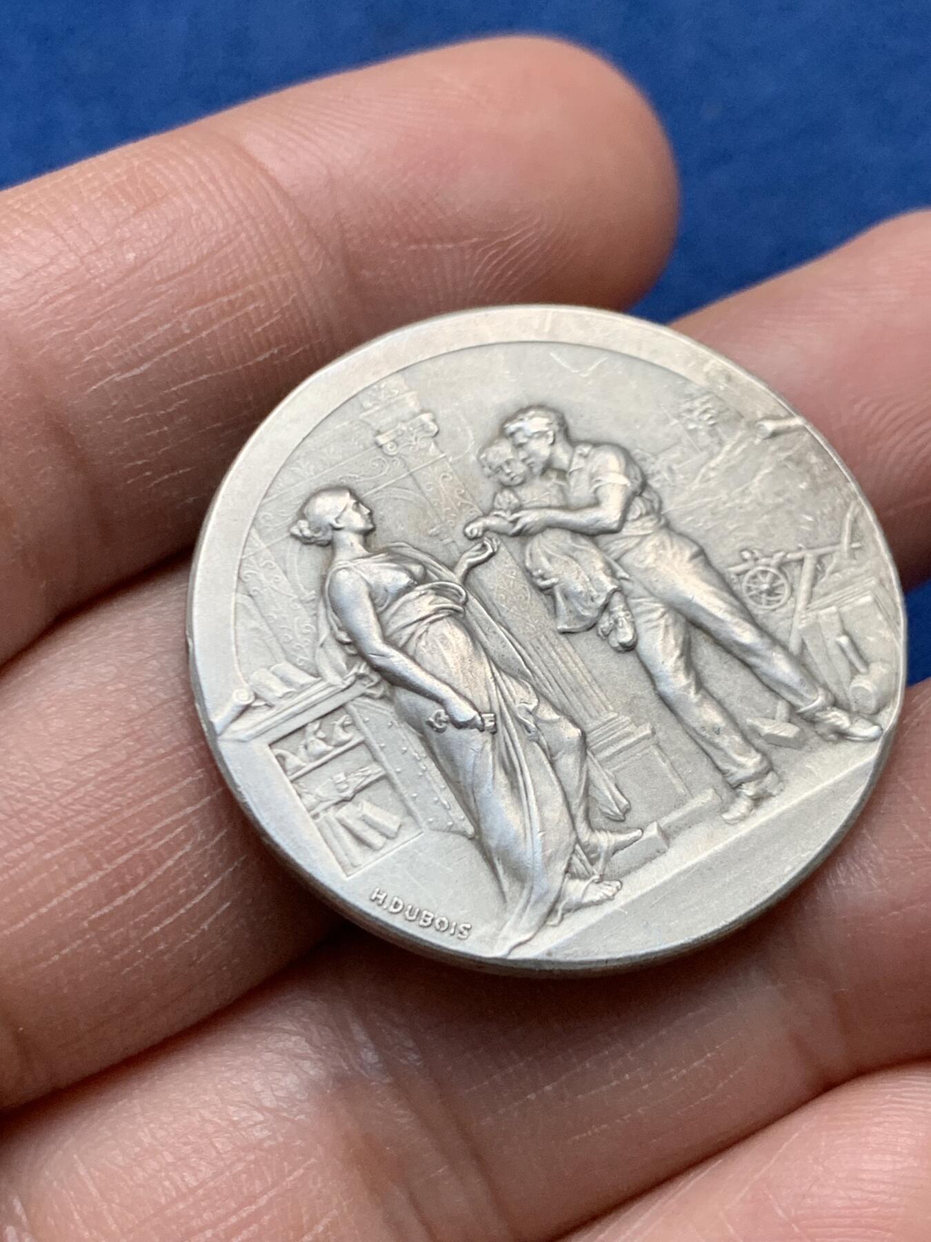 《竞宝斋》第472场 周日，周一，周二 3场连拍 （全场包邮）欢迎送拍 法国19世纪末储蓄银行银章 32mm 15.69g 丰饶角2银标