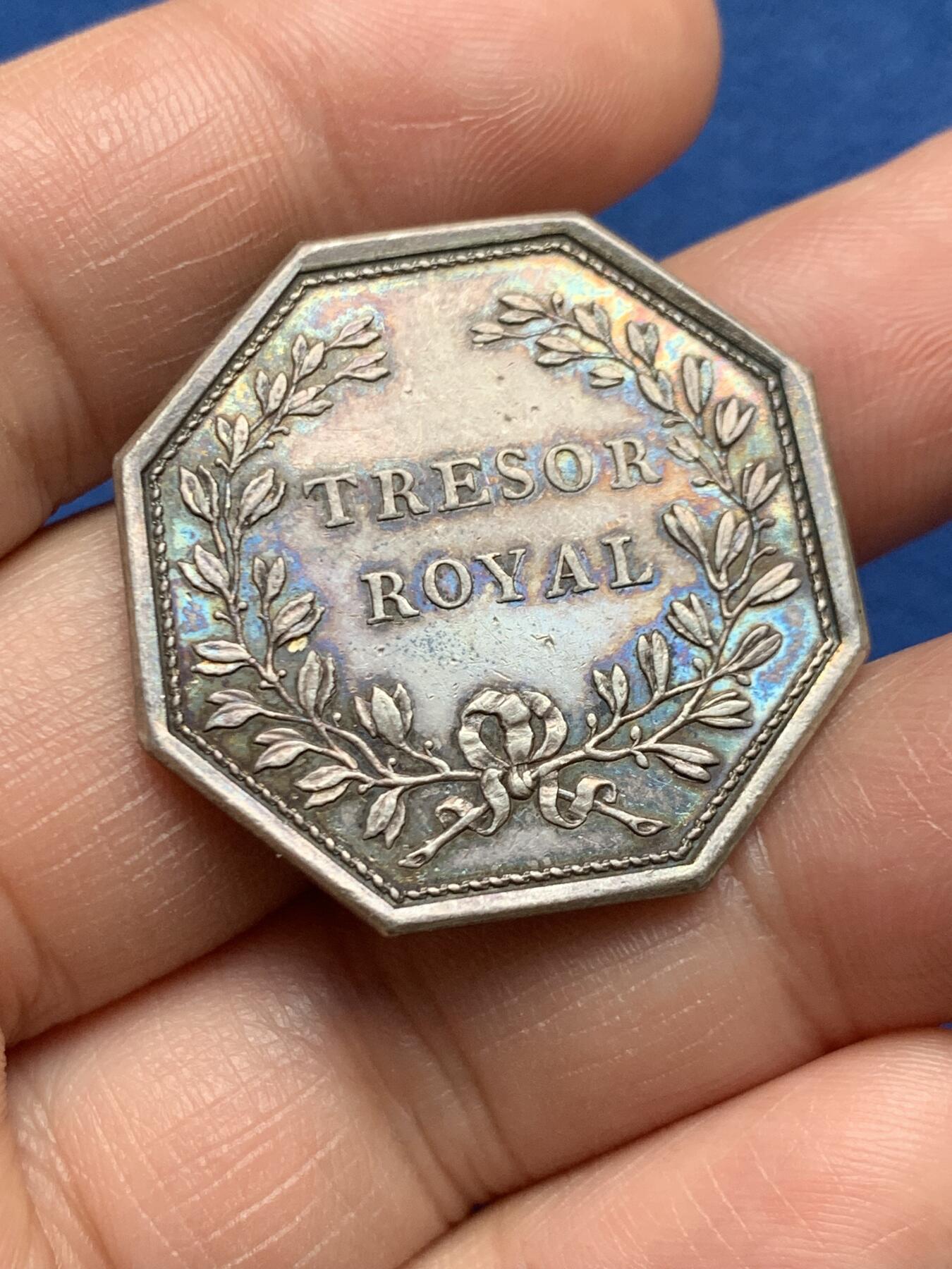 《竞宝斋》第472场 周日，周一，周二 3场连拍 （全场包邮）欢迎送拍 法国八角银质代币，路易十六头像皇家宝藏，13.88g，32.1mm，早期无边铭