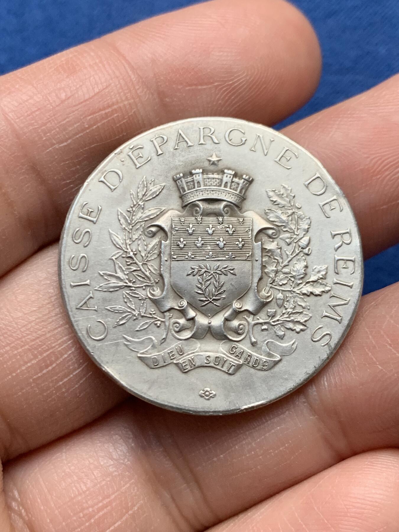 《竞宝斋》第472场 周日，周一，周二 3场连拍 （全场包邮）欢迎送拍 法国19世纪末储蓄银行银章 32mm 15.69g 丰饶角2银标