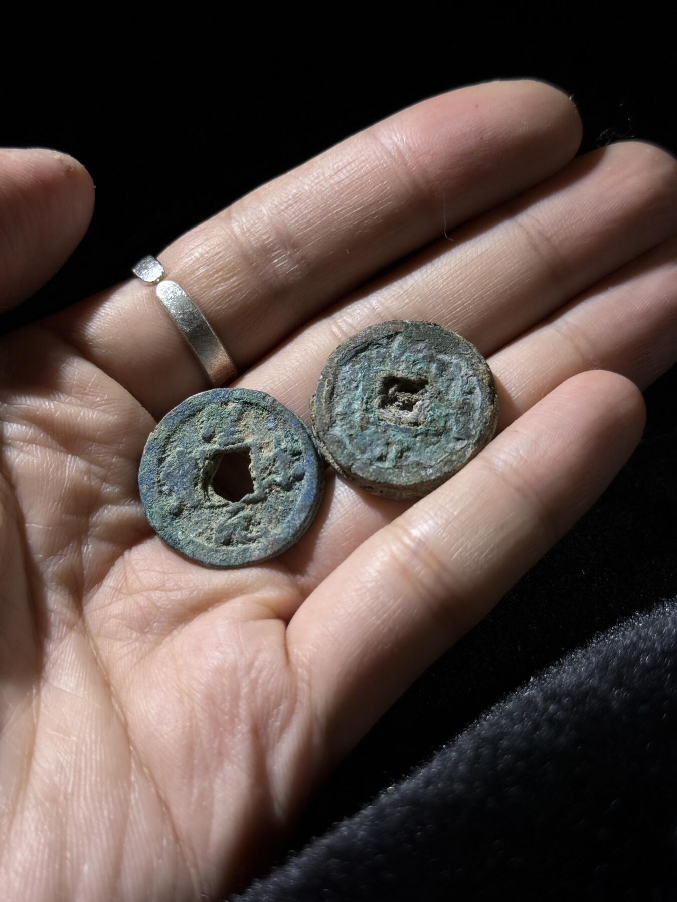 戎马世界章牌大赏，铜钱场 宋钱小饼子一组，二联加三联