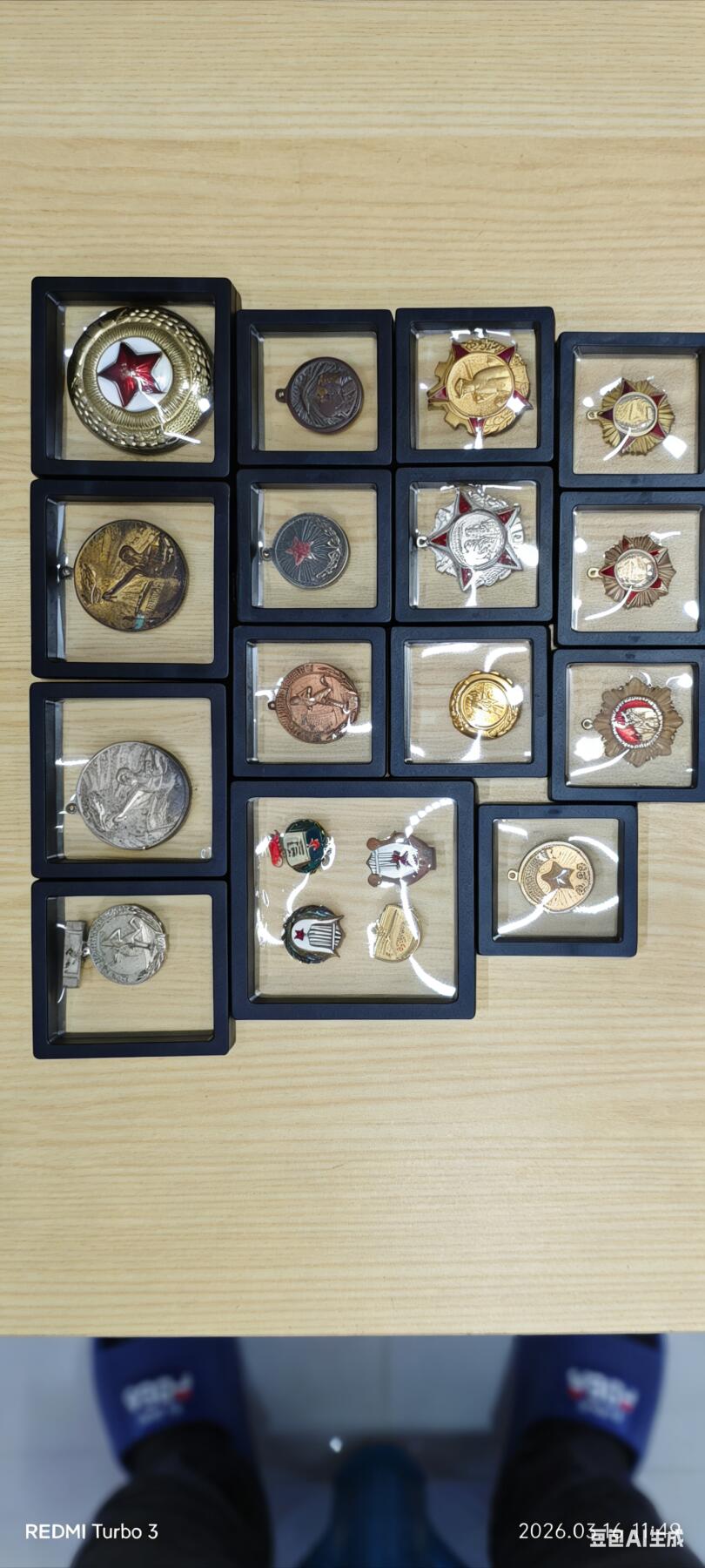 朝鲜徽章一组，18枚