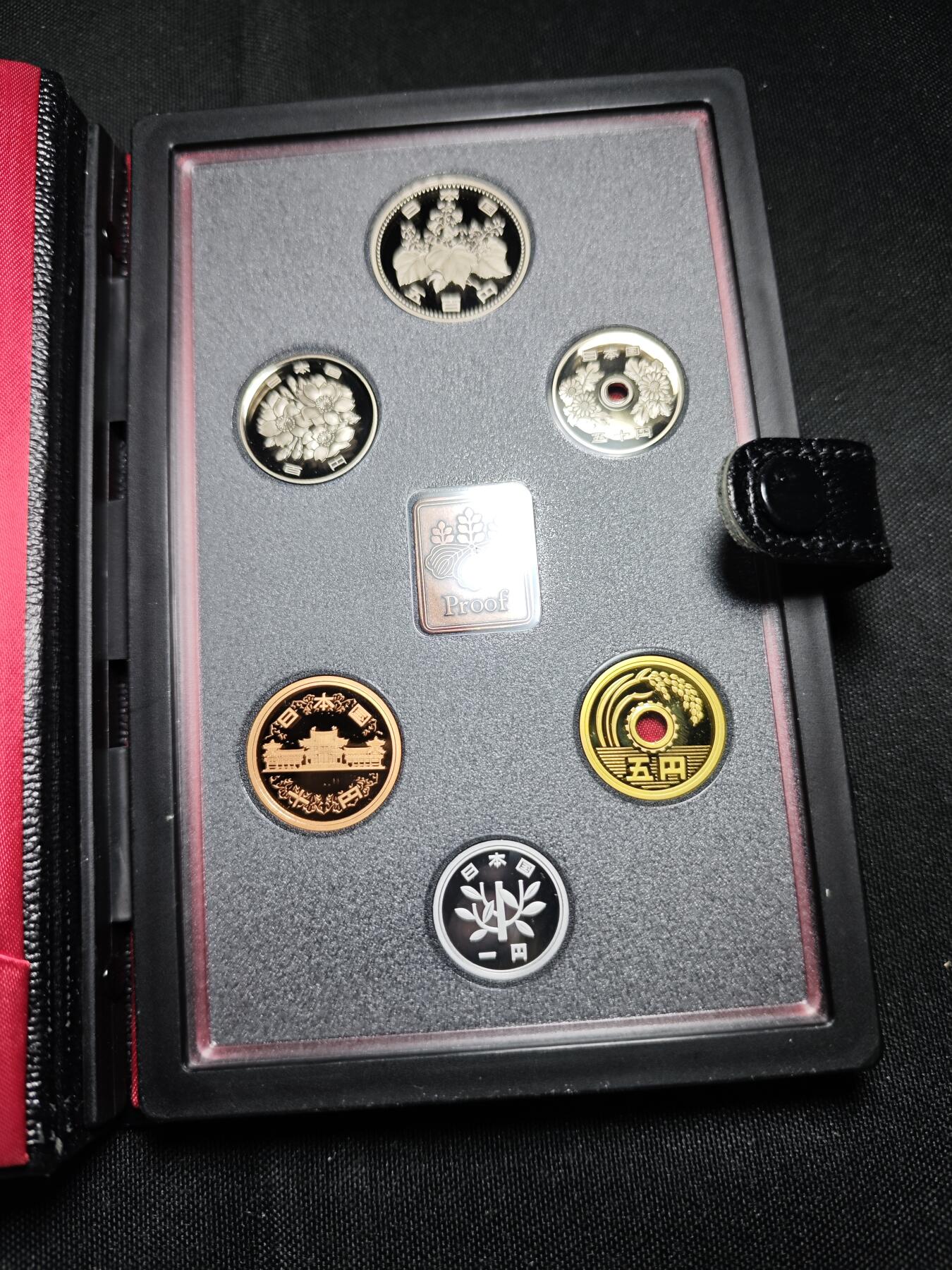 KK钱币收藏小铺   套币专场 2月预留时间 周末发货   1991日本官方发行黑本精制套币