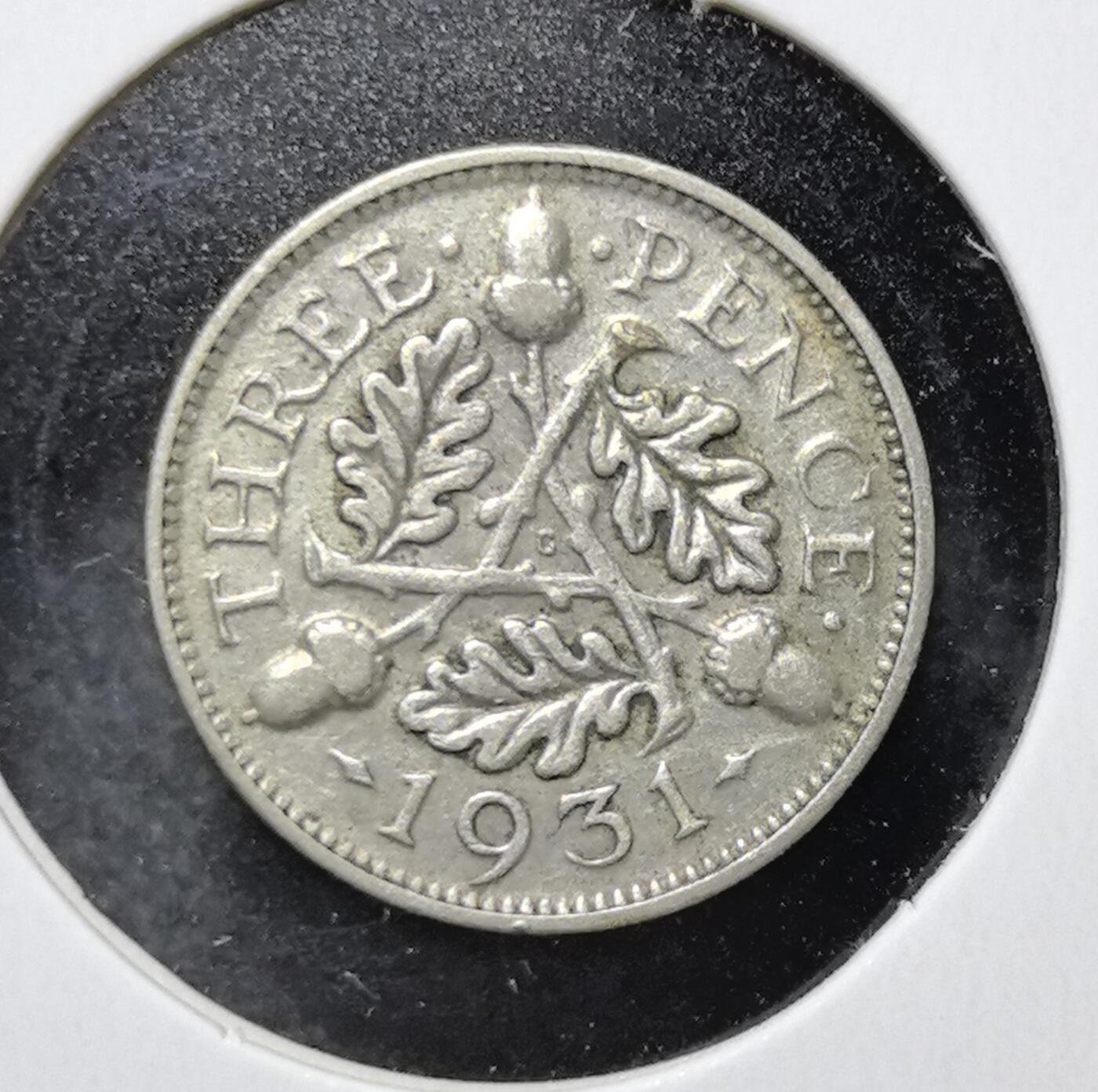 外国优质老铜币银币苏联纪念章，每周六晚九点倒数截拍，满百包邮可寄存，持续收拍 英国乔治五世1931年3便士银币，面值微小却工艺精致。正面为国王头像，背面是王冠与面值，属英联邦传统辅币。