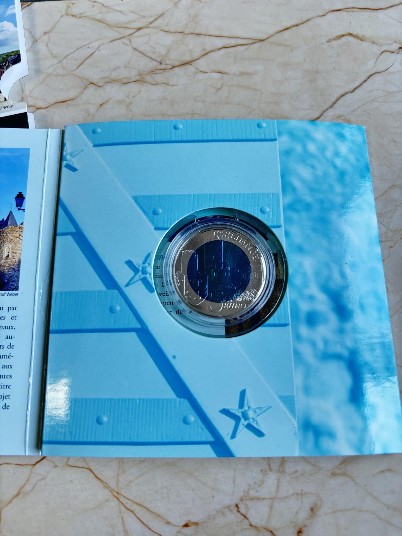 第194期拍卖 卡装卢森堡2017年银铌城堡系列雷当日城堡银铌双金属币，金属:925银/铌，重量:15.48克，直径:34毫米，发行：7000枚