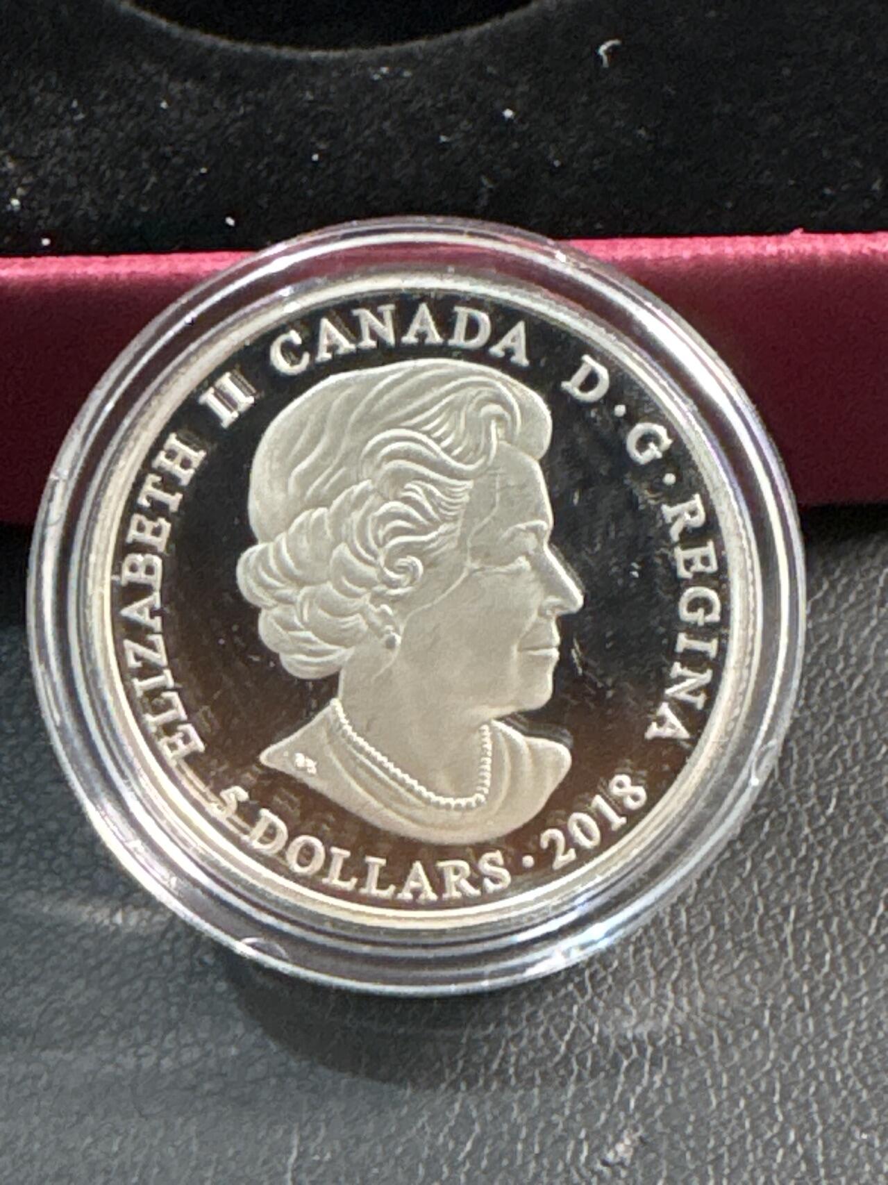 ❤️【币观天下】❤️ 第345期钱币拍卖场- 2026.3.20周五晚上6点半场 长期征集拍品  2018年加拿大5元镶水晶精制银币 生日石-十月（蛋白石） 7.96克9999银 发行量：4千 盒证全