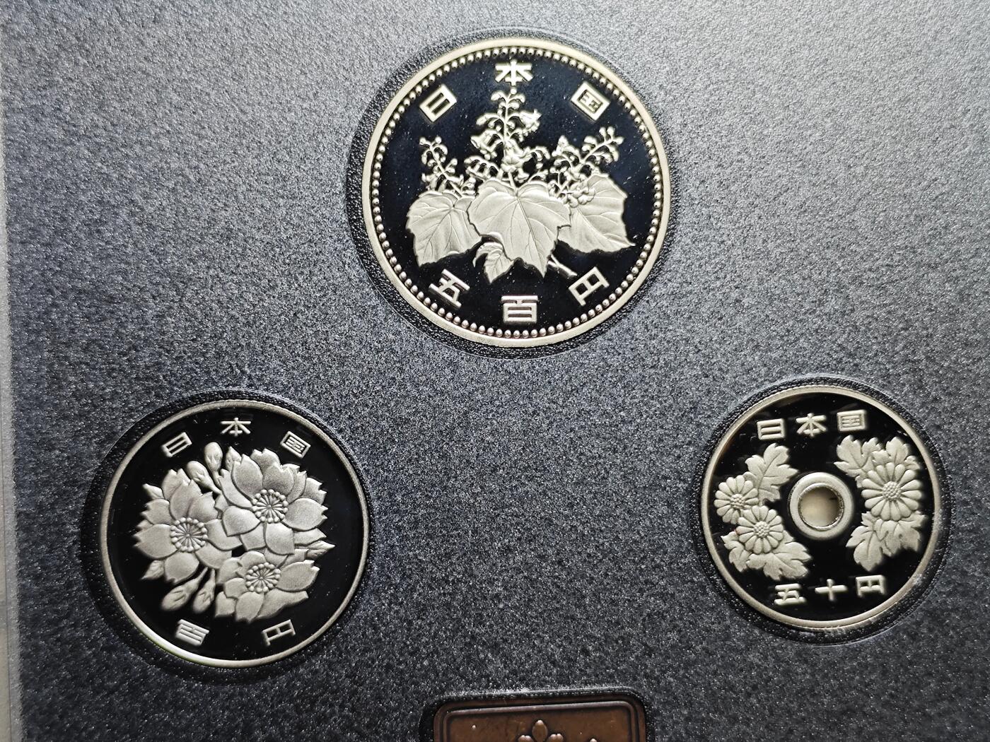 KK钱币收藏小铺   套币专场 2月预留时间 周末发货   1990日本官方发行黑本精制套币