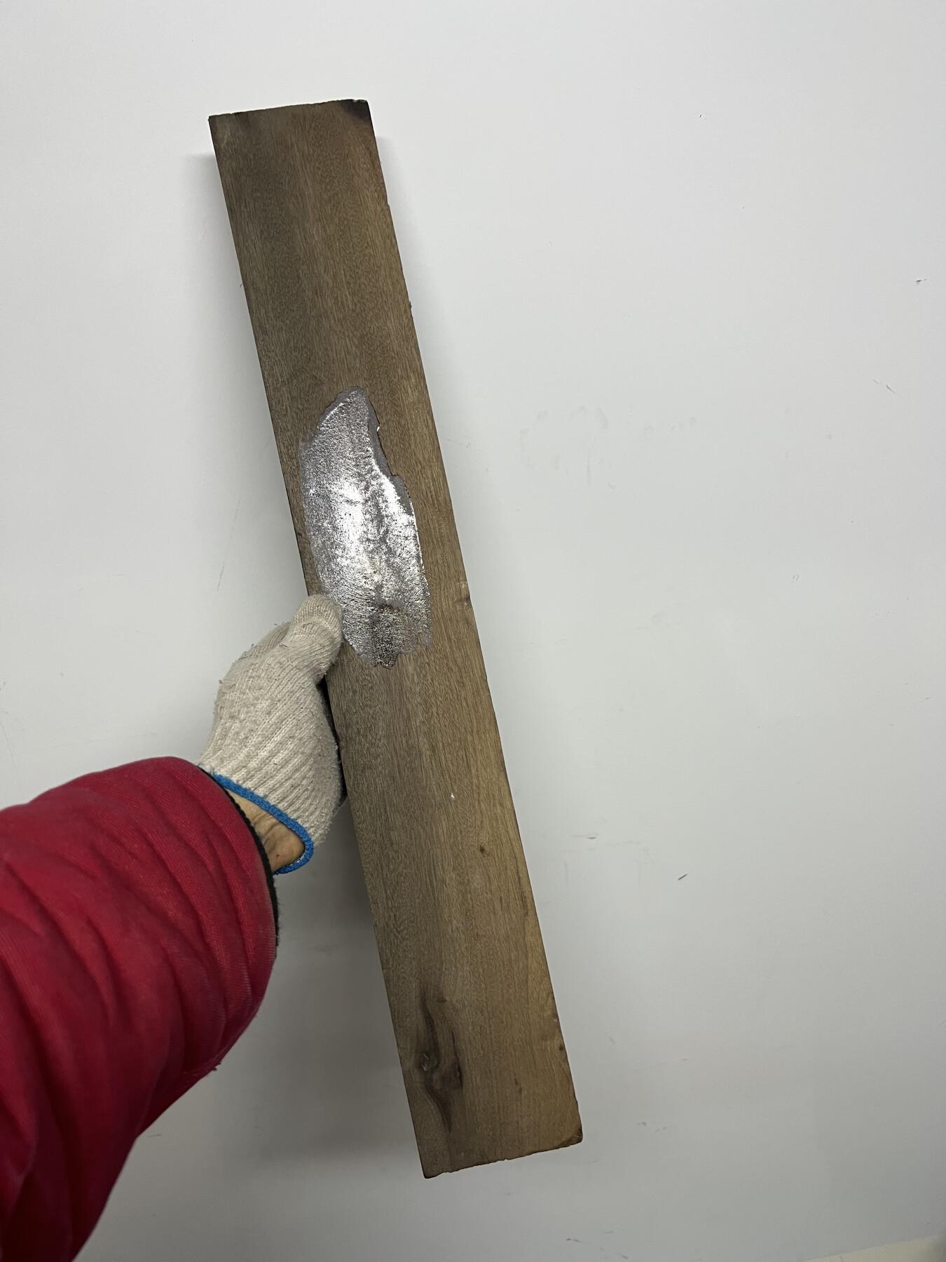 零元拍：NO.1金丝楠阴沉料，切镇尺做牌子，无需打磨就已经金光闪闪。切牌子，做镇尺，干泡台。满金丝药香，尺寸约：55/8/3.6CM。