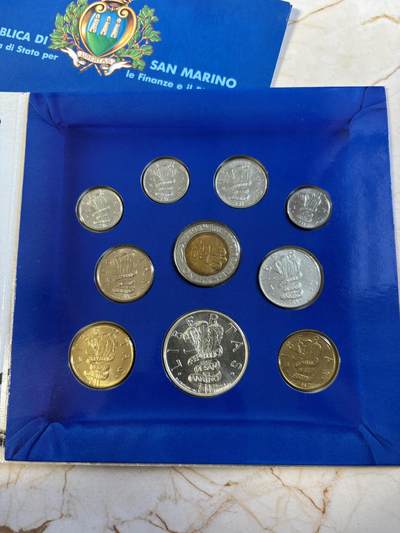第194期拍卖 - 卡装圣马力诺1995年10枚纪念币套装花卉银币，835银，14.6克