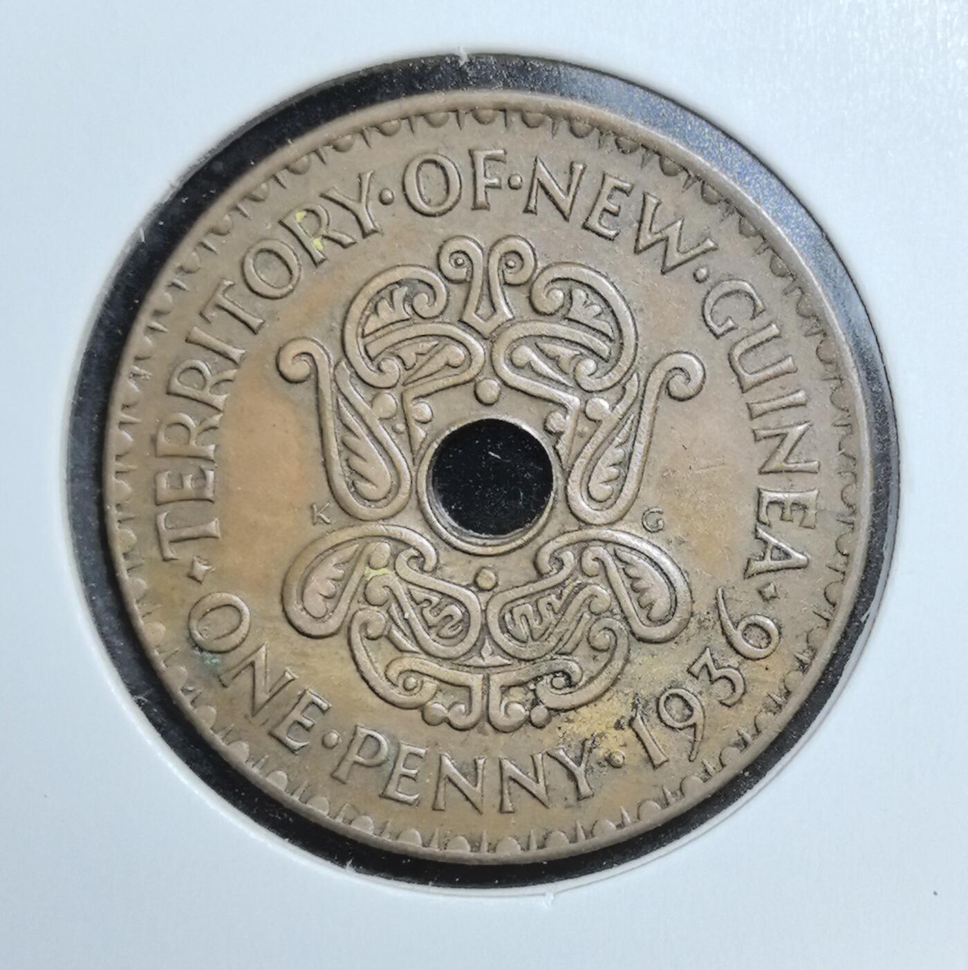 外国优质老铜币银币苏联纪念章，每周六晚九点倒数截拍，满百包邮可寄存，持续收拍 新几内亚1936年爱德华八世1 便士铜币，属澳大利亚委任统治时期殖民货币，中孔设计搭配毛利风格纹饰，见证大洋洲殖民史，是大洋洲殖民钱币收藏的特色入门品。