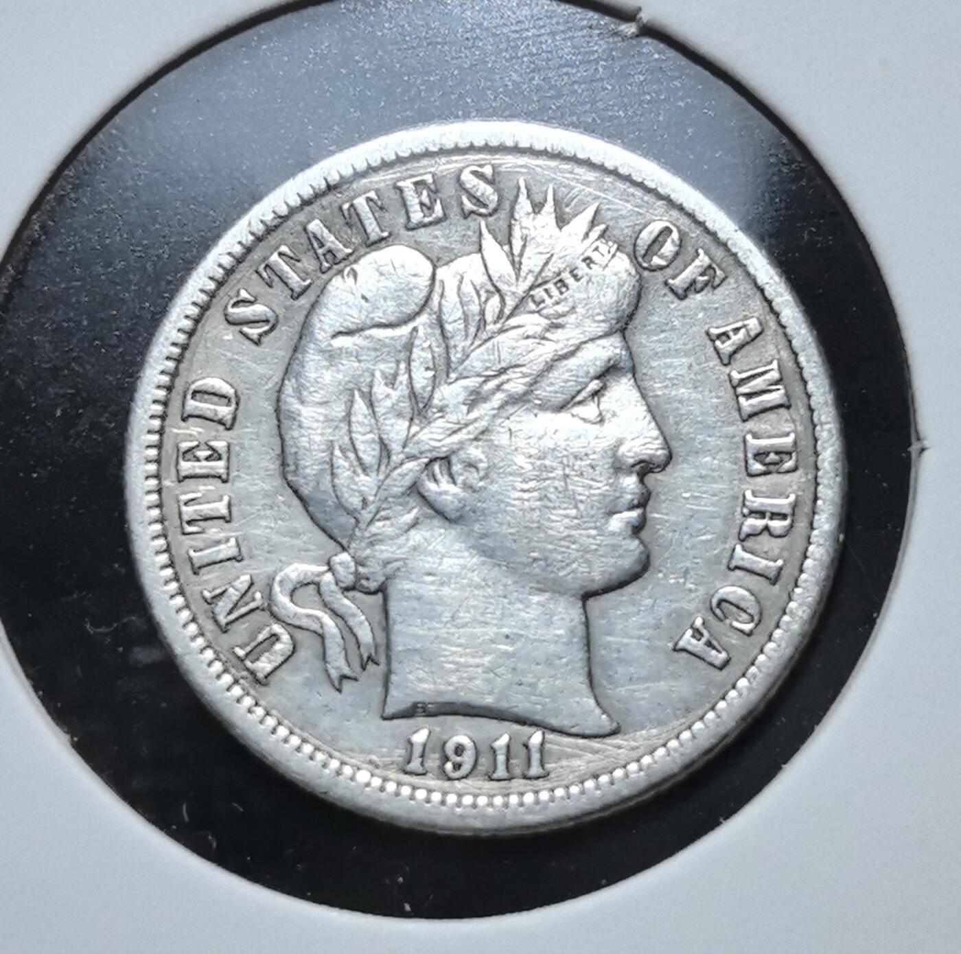 外国优质老铜币银币苏联纪念章，每周六晚九点倒数截拍，满百包邮可寄存，持续收拍 美国巴伯1911年10分银币。正面为戴桂冠的自由女神头像，背面是谷物花环与面值，是美国镀金时代经典流通辅币，见证 20 世纪初的货币体系。