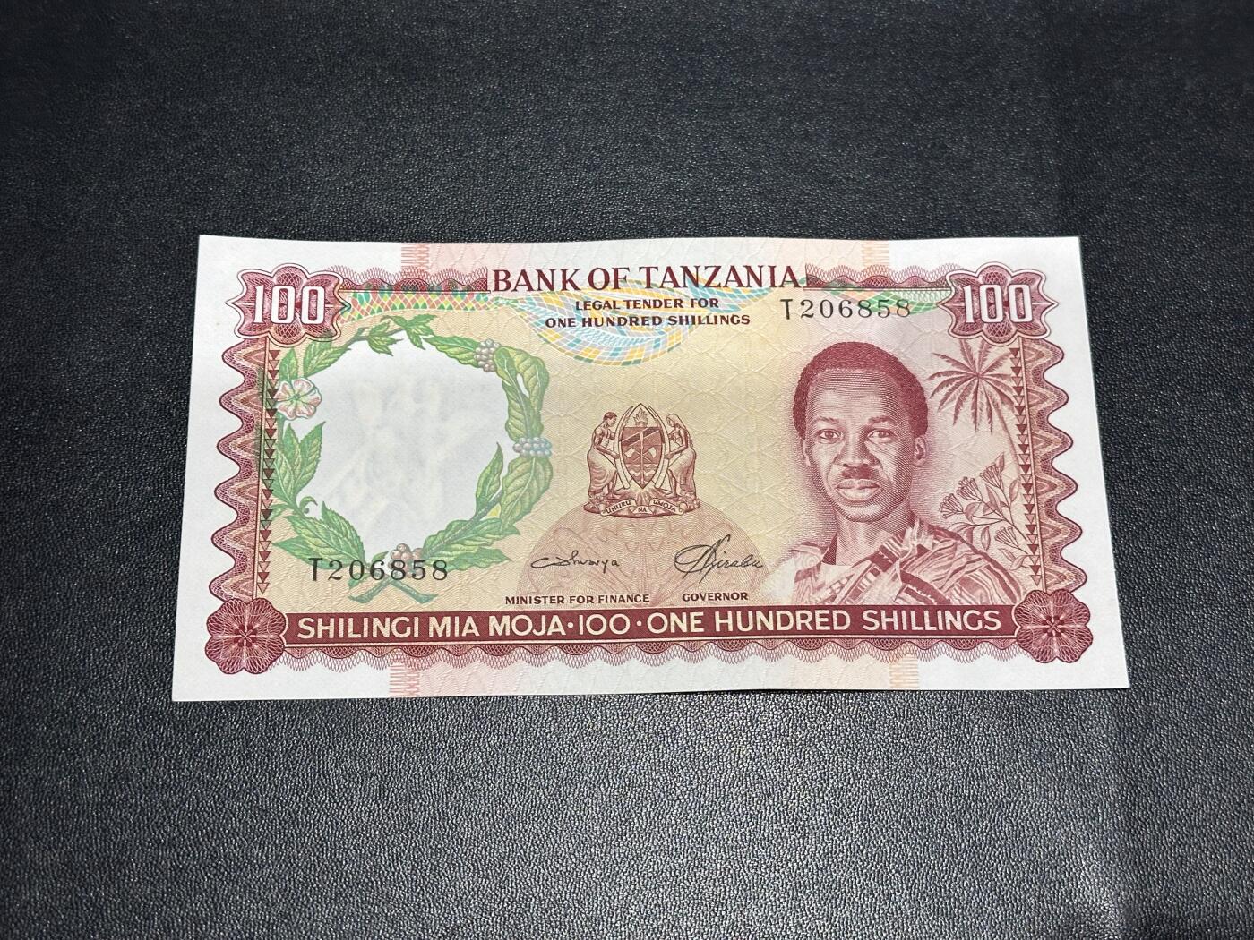《外钞收藏家》第六百一十九期（精品场）（长期征集拍品、欢迎藏友们联系合作） 坦桑尼亚100先令 无47靓号 UNC- 尾858