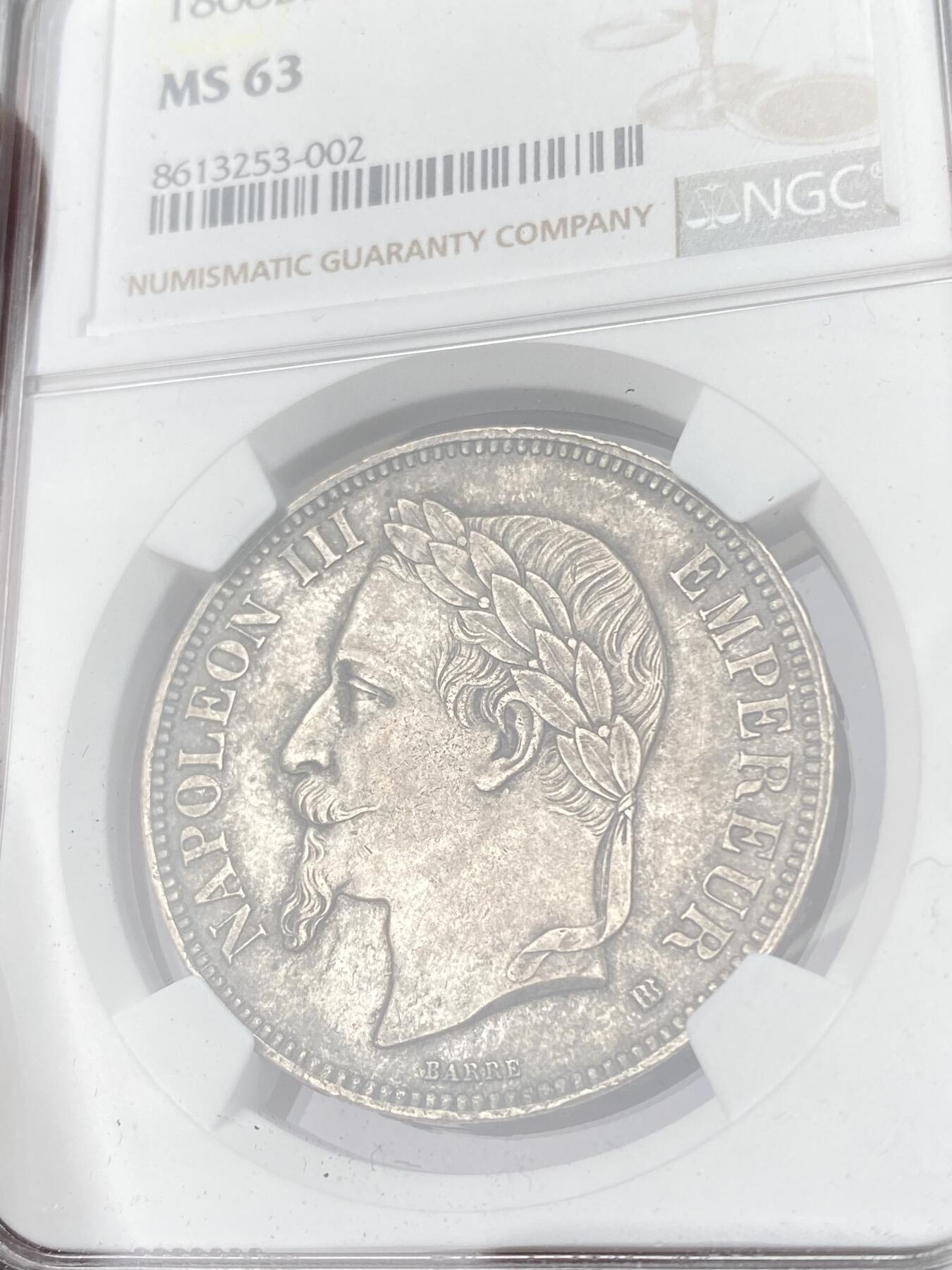 万国钱币拍卖第063期 NGC MS63 1868年法国拿破仑三世5法郎 斯特拉斯堡厂铸造 流通极其充分品种 原味欧陆五彩裹身车轮转光高点极佳 值得入藏的状态