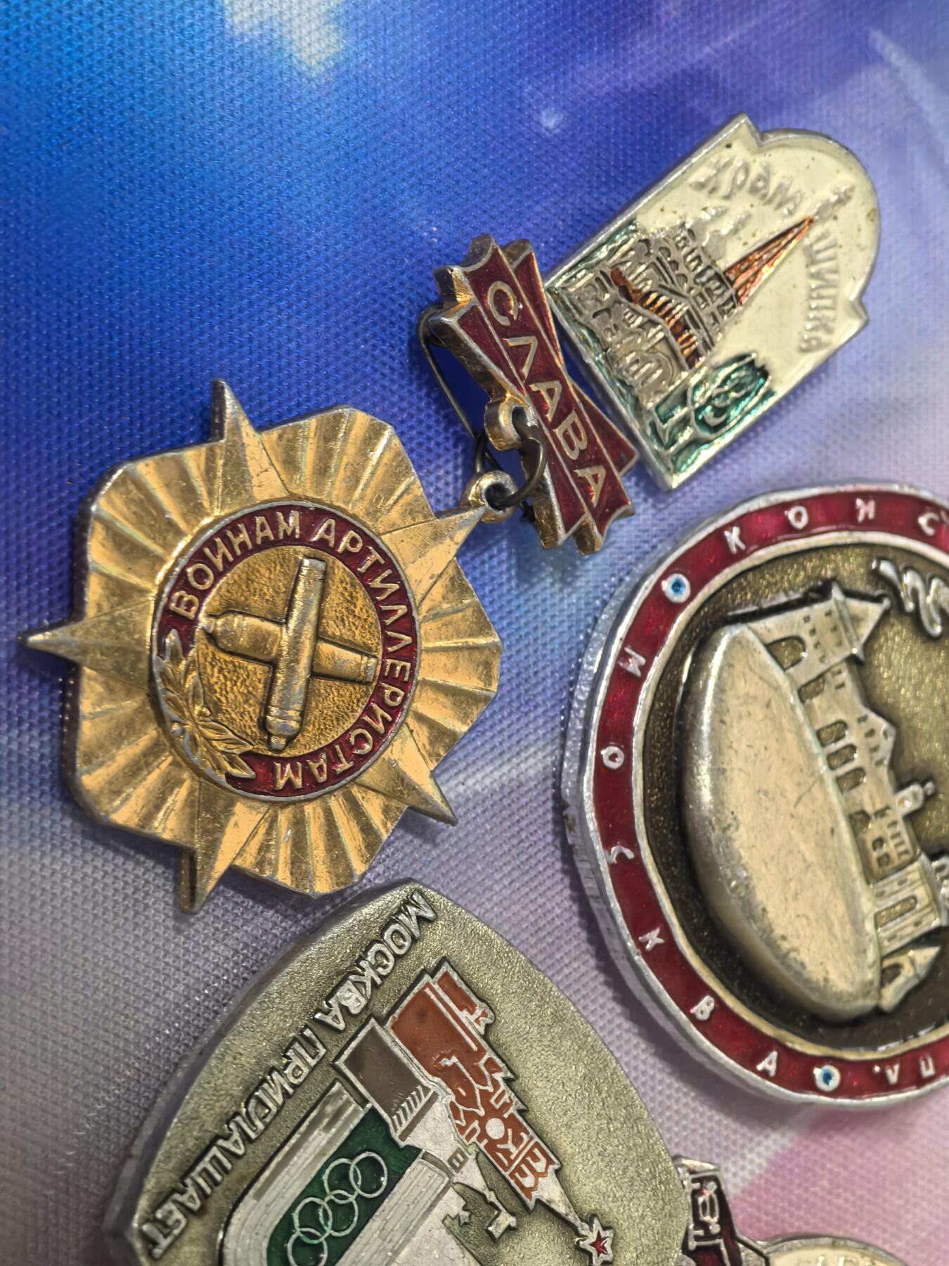 苏联勋章奖章拍卖 本次有亚捏，苏联艺术家，2次英雄的奖状，国际运动员全套等好货 不要错过 3月20日晚上九点结束在麦稀奇 找不到的加我qq或者微信都是184277308备注苏章拍卖。