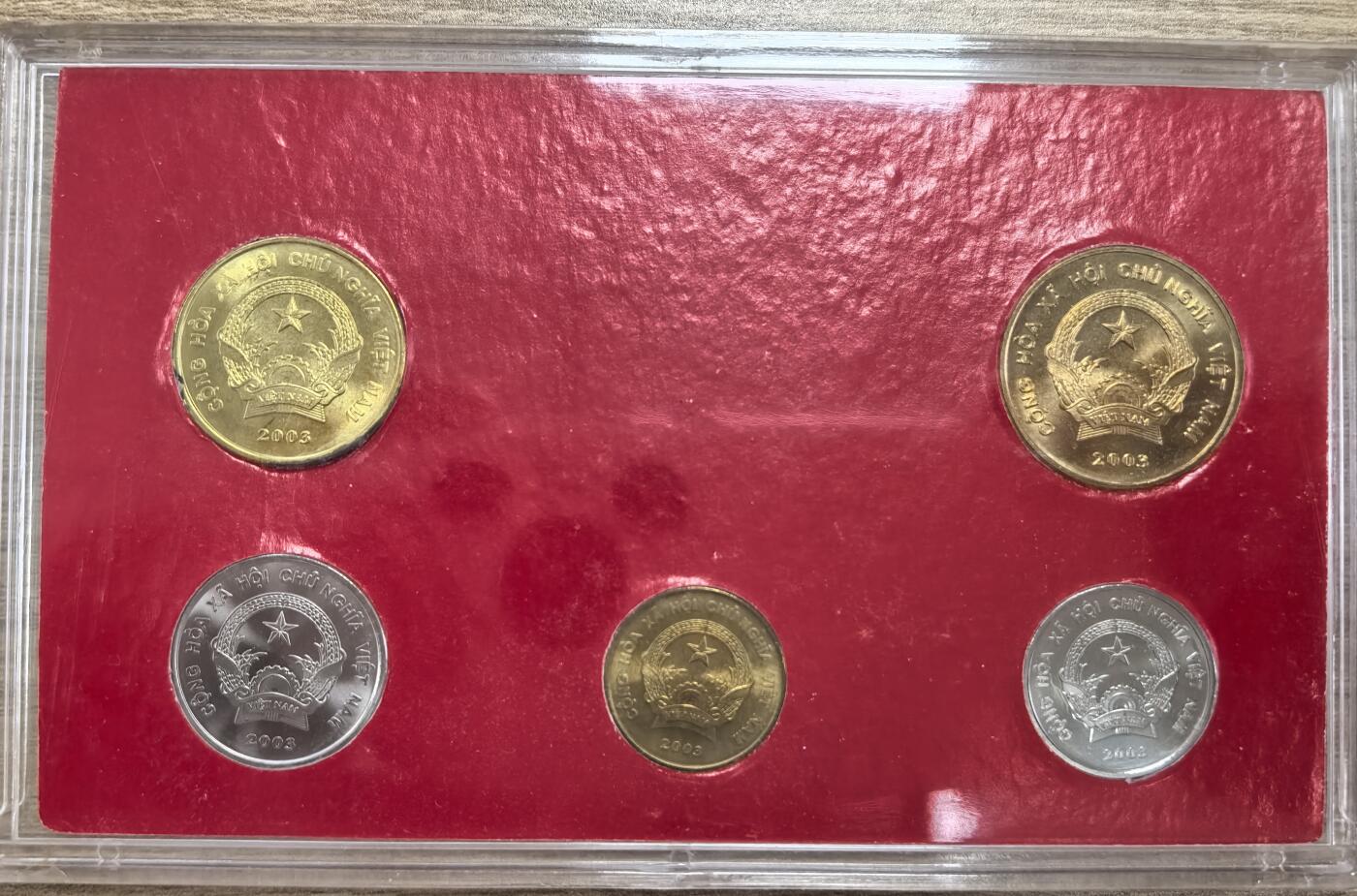 外国优质老铜币银币苏联纪念章，每周六晚九点倒数截拍，满百包邮可寄存，持续收拍 少见官方套装越南2003年套币