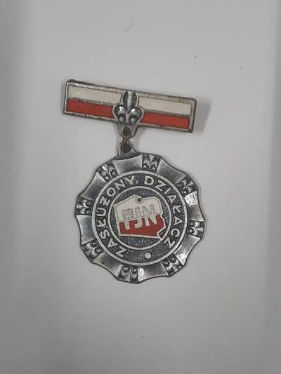 韵星假日军品类拍卖第47期 -- Rimey Holidays Militaria Auction 47 - 波兰人民共和国银级社会主义活动家证章