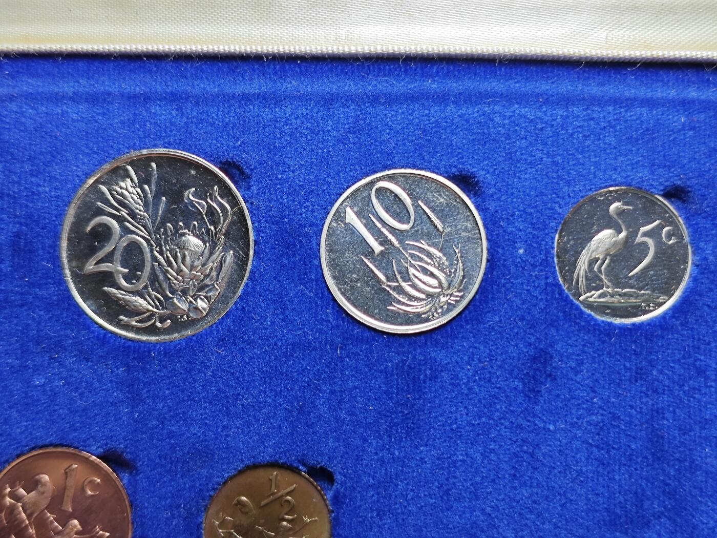 KK钱币收藏小铺   套币专场 2月预留时间 周末发货  1972南非大小面值清年精制套币 含1兰特银币