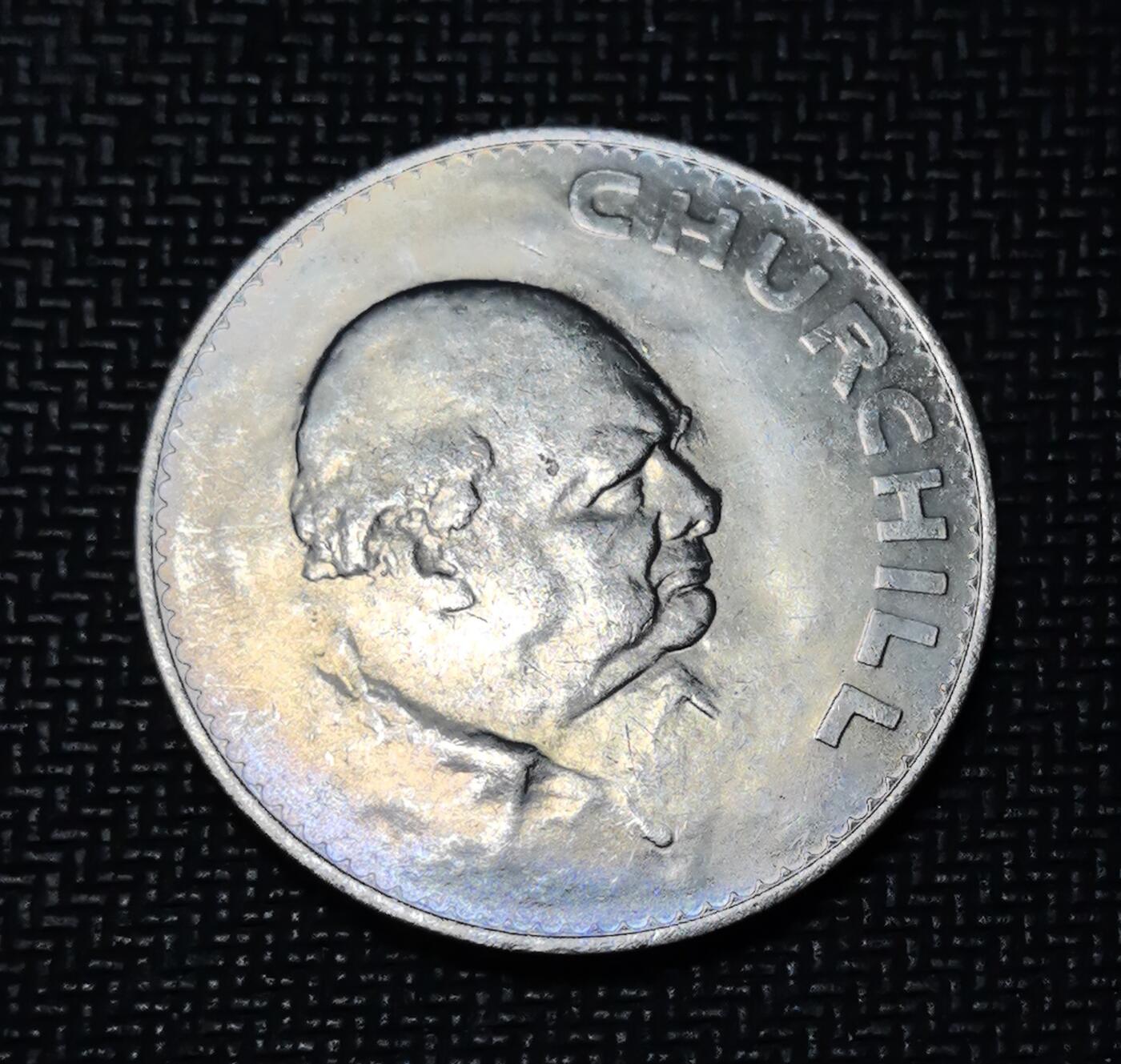 外国优质老铜币银币苏联纪念章，每周六晚九点倒数截拍，满百包邮可寄存，持续收拍 英国1965年丘吉尔纪念克朗币，为纪念二战领袖丘吉尔逝世而发行，正面伊丽莎白二世头像彰显英联邦身份，背面丘吉尔肖像承载二战历史记忆，是英国近代纪念币的经典政治题材藏品。