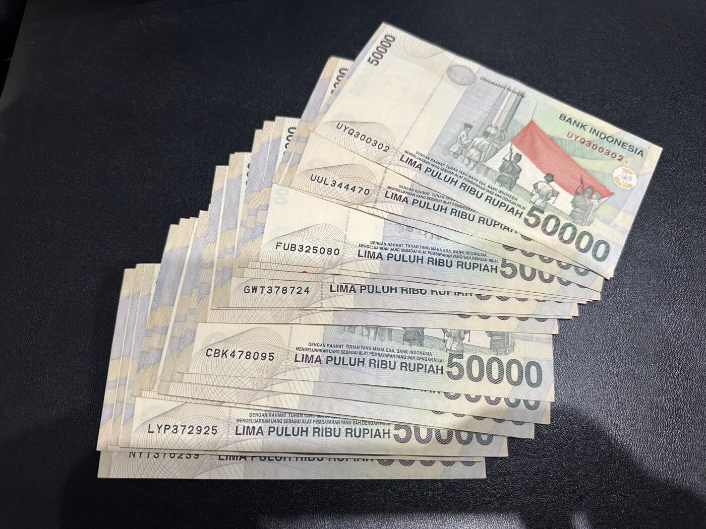 《外钞收藏家》第六百一十九期（精品场）（长期征集拍品、欢迎藏友们联系合作） 印度尼西亚5万卢比 20张一起 非全新 品相如图