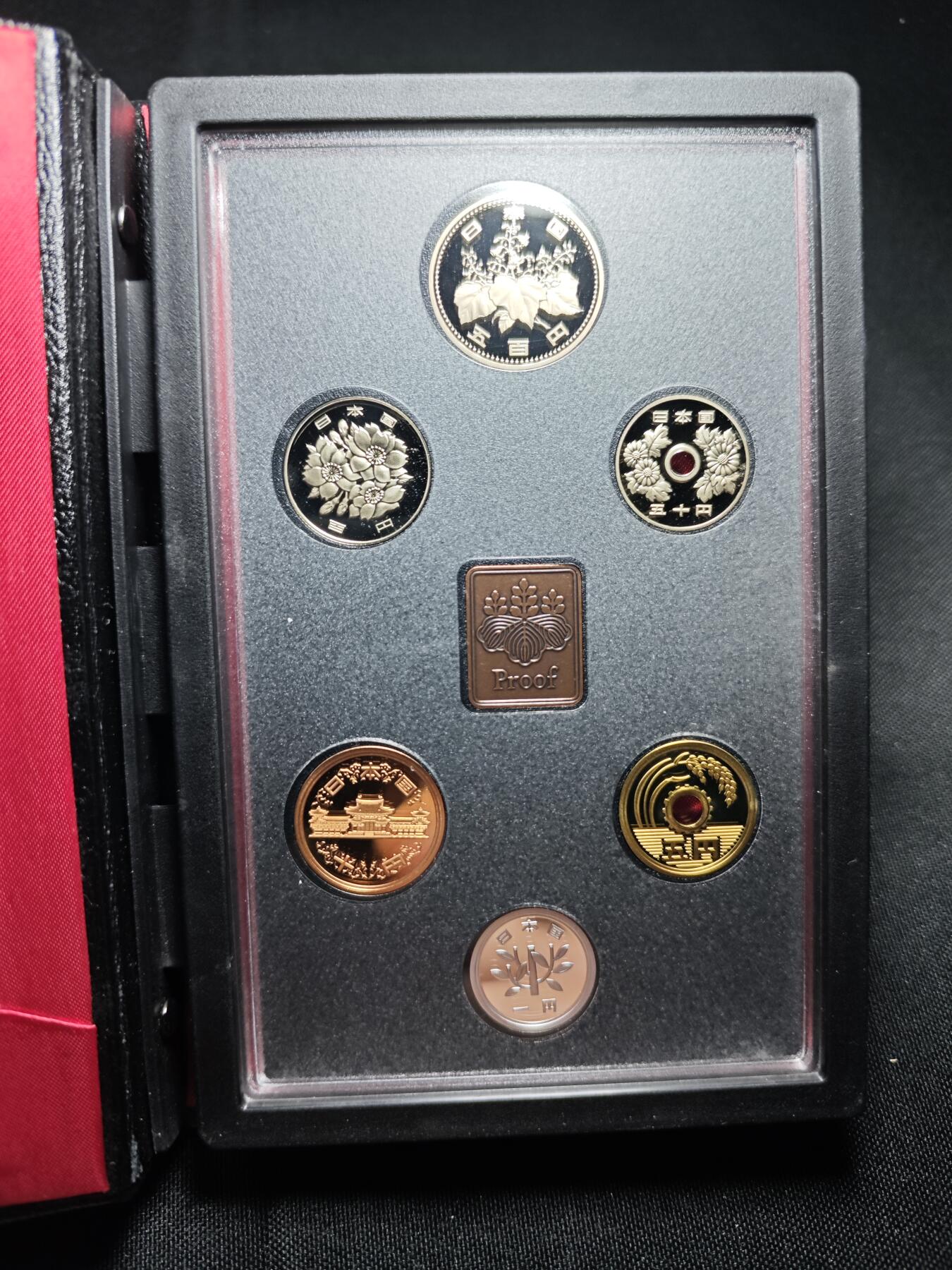 KK钱币收藏小铺   套币专场 2月预留时间 周末发货  1988日本官方发行黑本精制套币