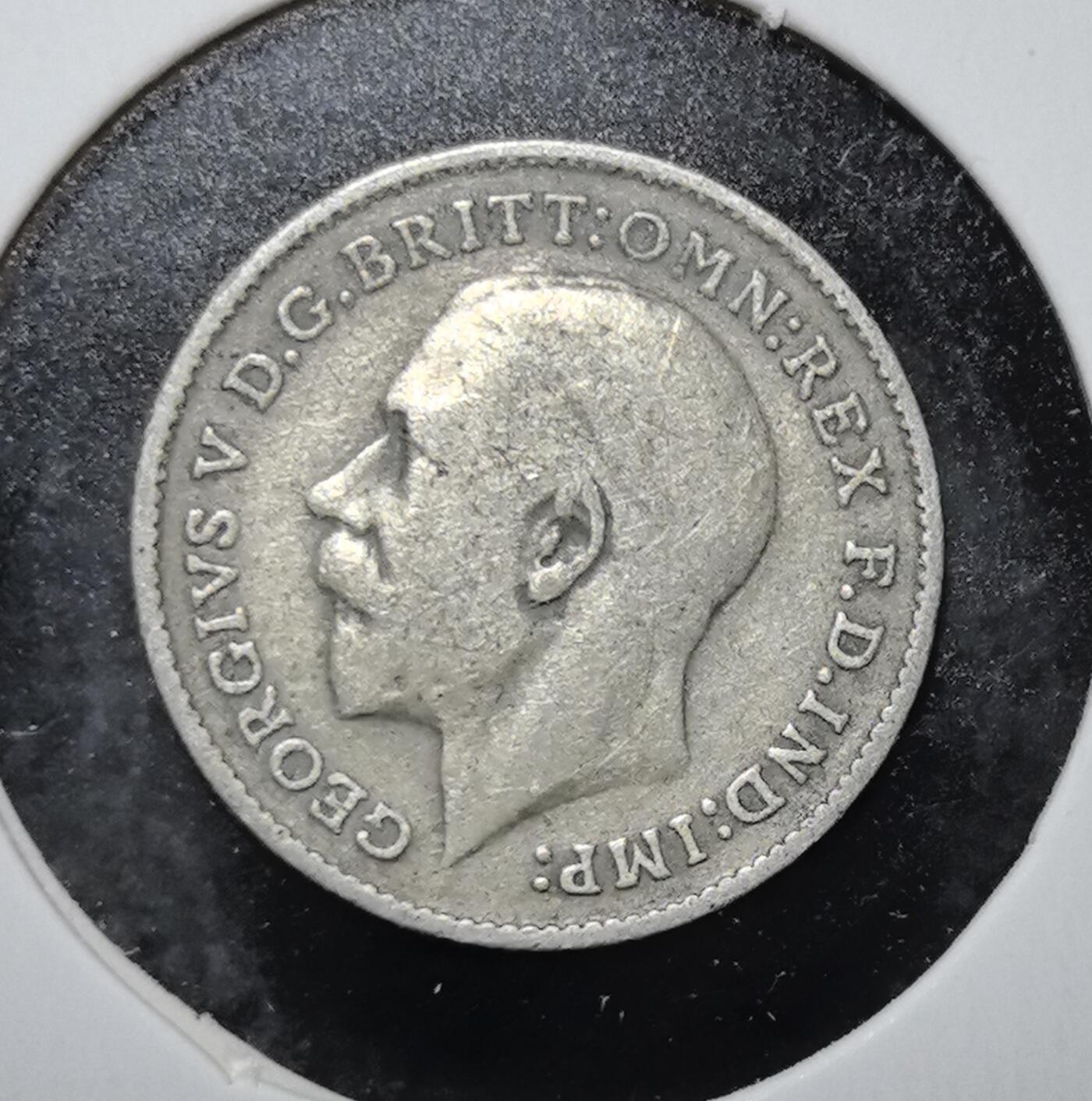 外国优质老铜币银币苏联纪念章，每周六晚九点倒数截拍，满百包邮可寄存，持续收拍 英国乔治五世1911年3便士银币，面值微小却工艺精致。正面为国王头像，背面是王冠与面值，属英联邦传统辅币