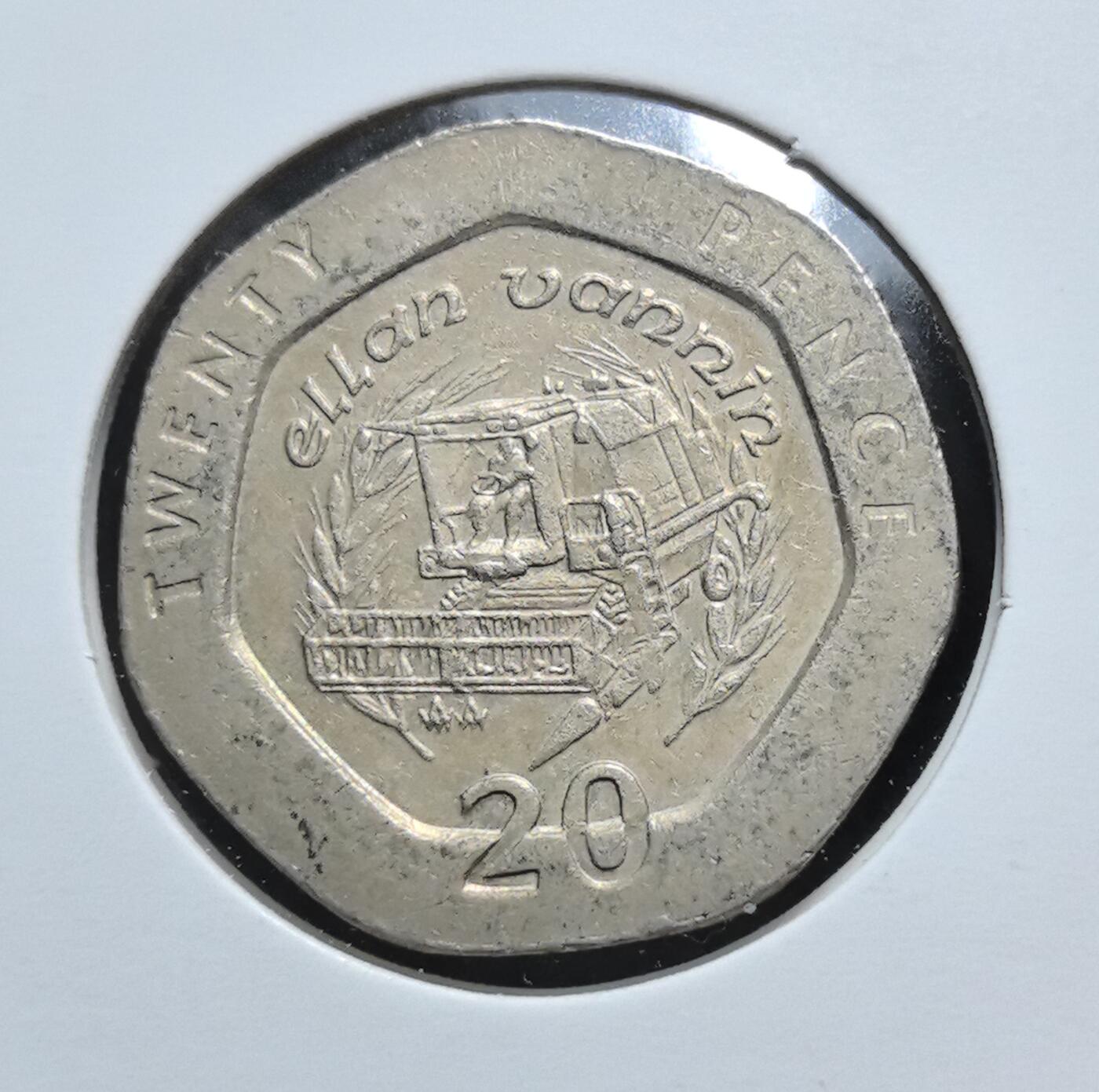 外国优质老铜币银币苏联纪念章，每周六晚九点倒数截拍，满百包邮可寄存，持续收拍 马恩岛1993年农耕图20便士。正面为伊丽莎白二世头像，背面以马恩岛语 “ellan vannin” 搭配传统农业图案，是当地独特文化与英国属地身份的象征，兼具收藏与民俗纪念意义。