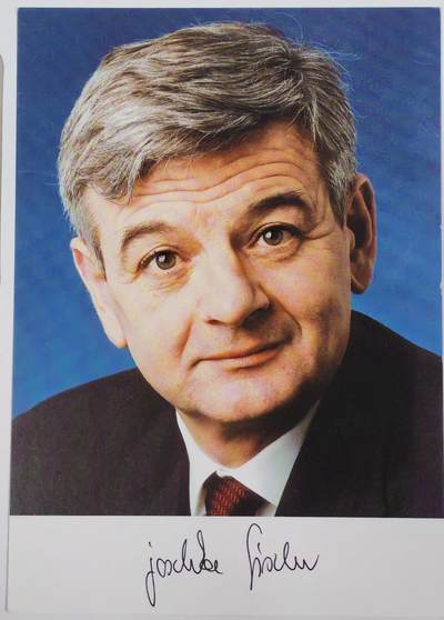 韵星假日军品类拍卖第47期 -- Rimey Holidays Militaria Auction 47 - 联邦德国前副总理，外交部长 约施卡 费舍尔签名照（亲签）