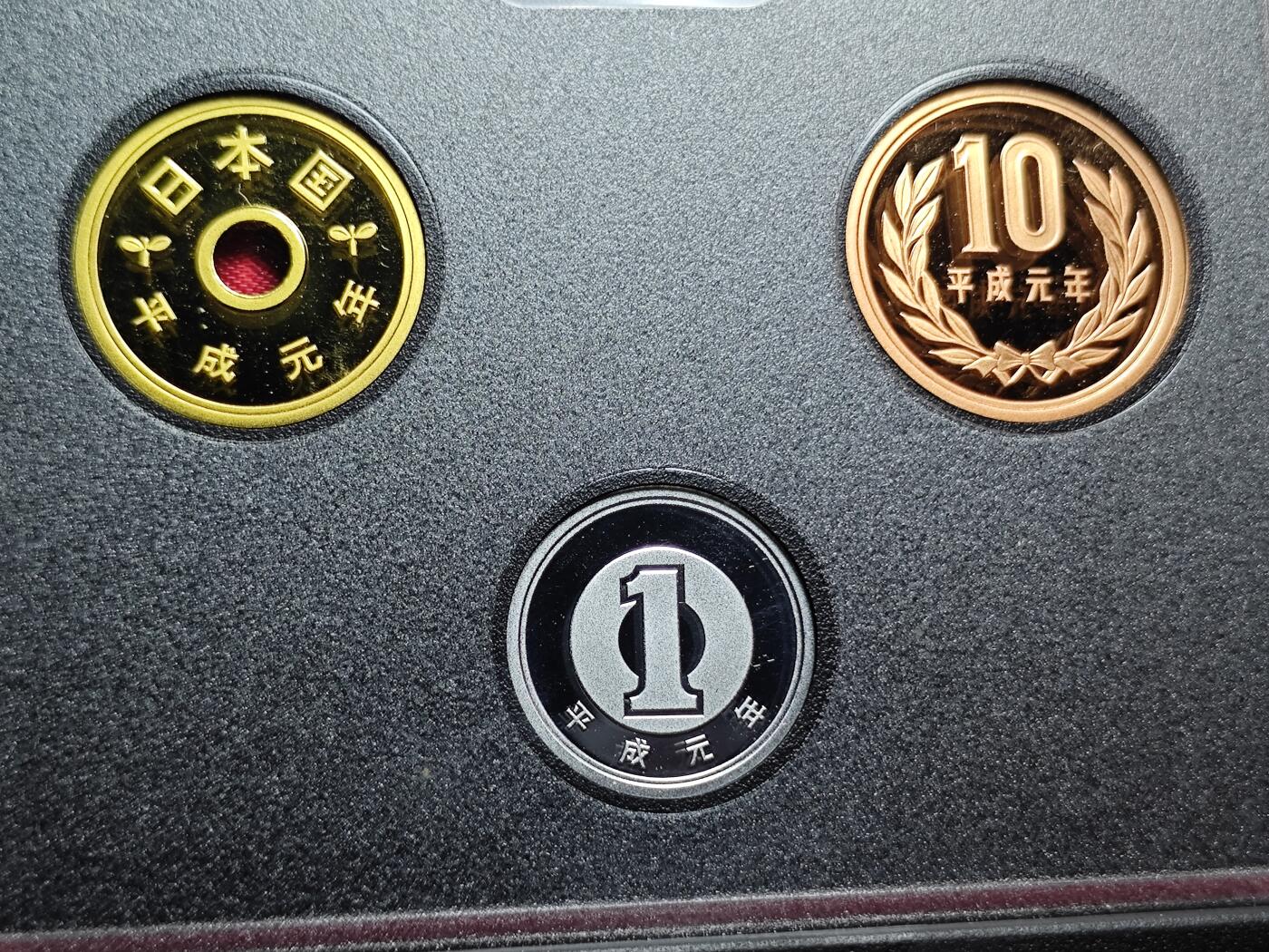 KK钱币收藏小铺   套币专场 2月预留时间 周末发货   1989日本官方发行黑本精制套币