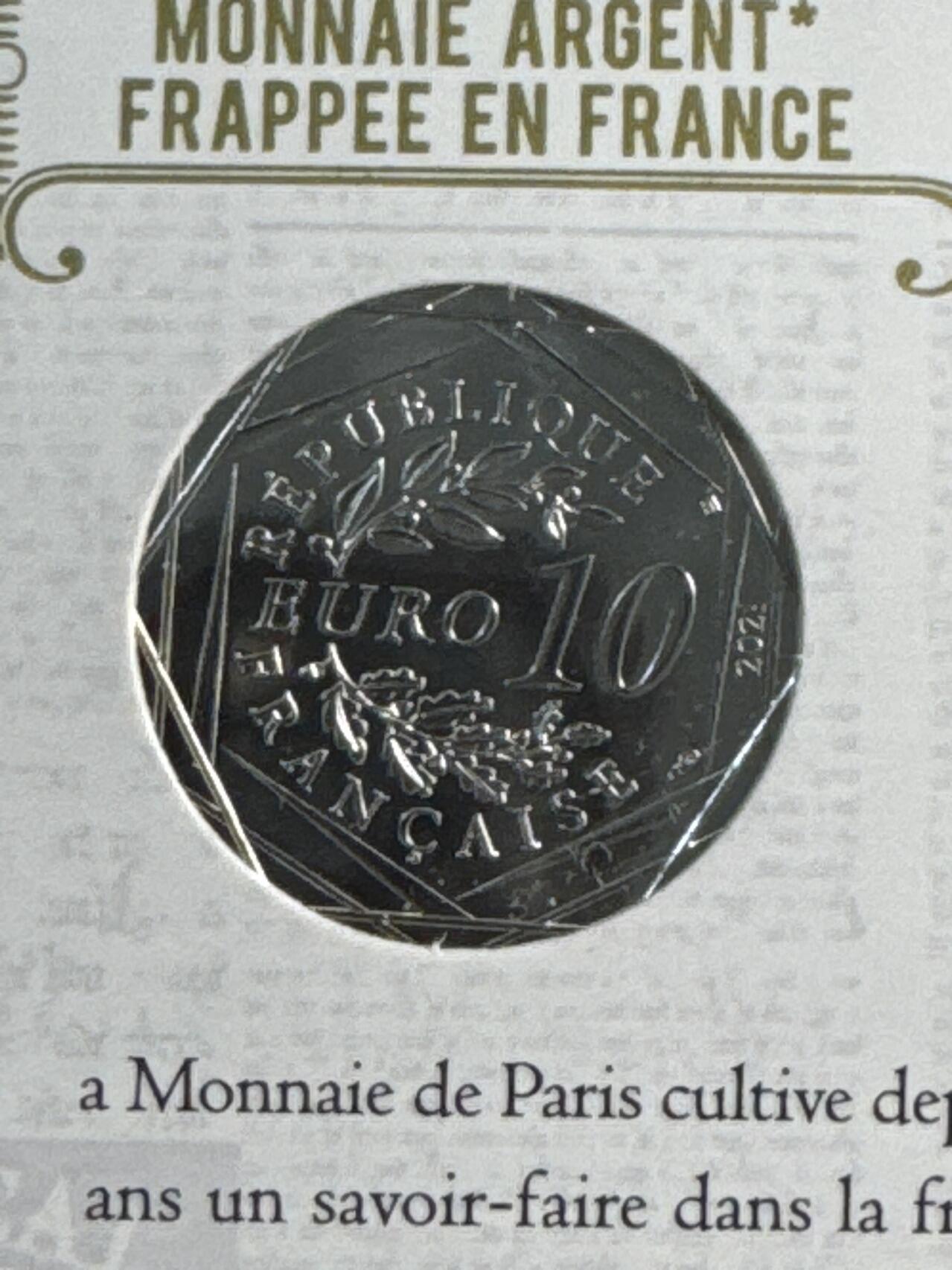 ❤️【币观天下】❤️ 第345期钱币拍卖场- 2026.3.20周五晚上6点半场 长期征集拍品  法国2021年哈利波特系列第18枚霍格沃茨城堡彩色银币卡册