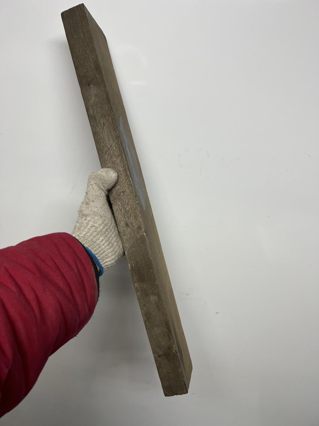 零元拍：NO.2金丝楠阴沉料，切镇尺做牌子，无需打磨就已经金光闪闪。切牌子，做镇尺，干泡台。满金丝药香，尺寸约：42/7.5/3.7CM。