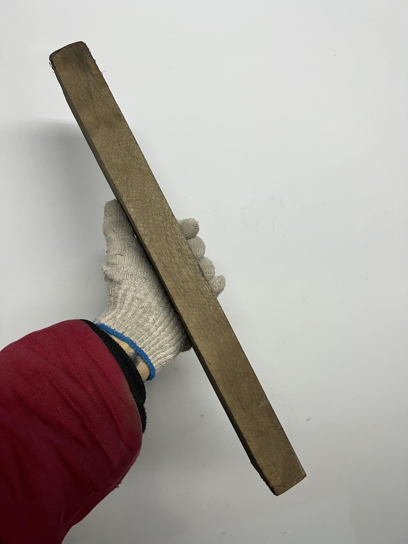 零元拍：NO.4金丝楠阴沉料，切镇尺做牌子，无需打磨就已经金光闪闪。切牌子，做镇尺，干泡台。满金丝药香，尺寸约：37.5/7/2.9CM。