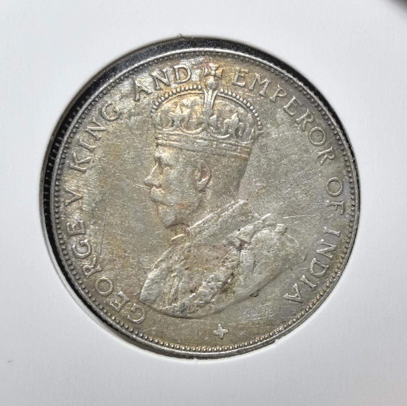 外国优质老铜币银币苏联纪念章，每周六晚九点倒数截拍，满百包邮可寄存，持续收拍 英属海峡殖民地1920年50分银币，正面为英王乔治五世头像及 “印度皇帝” 头衔，背面标注面值，见证英国对东南亚殖民贸易的历史。