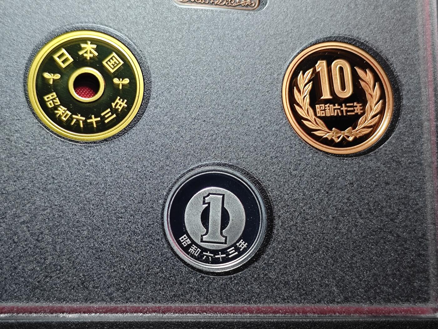 KK钱币收藏小铺   套币专场 2月预留时间 周末发货  1988日本官方发行黑本精制套币